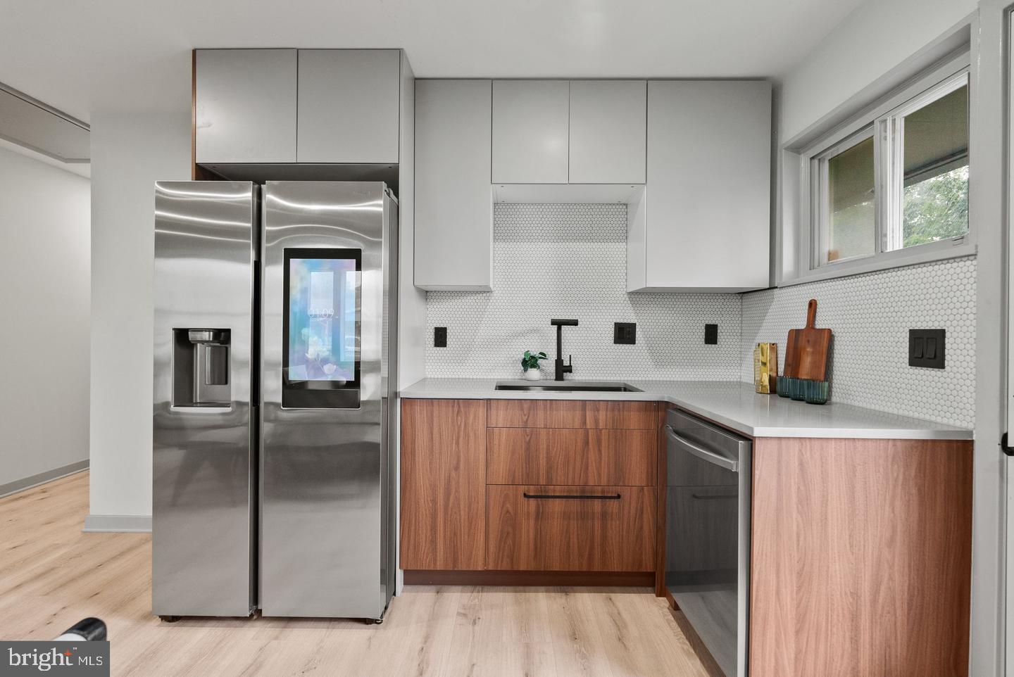 SOUTH LAWN - Residential