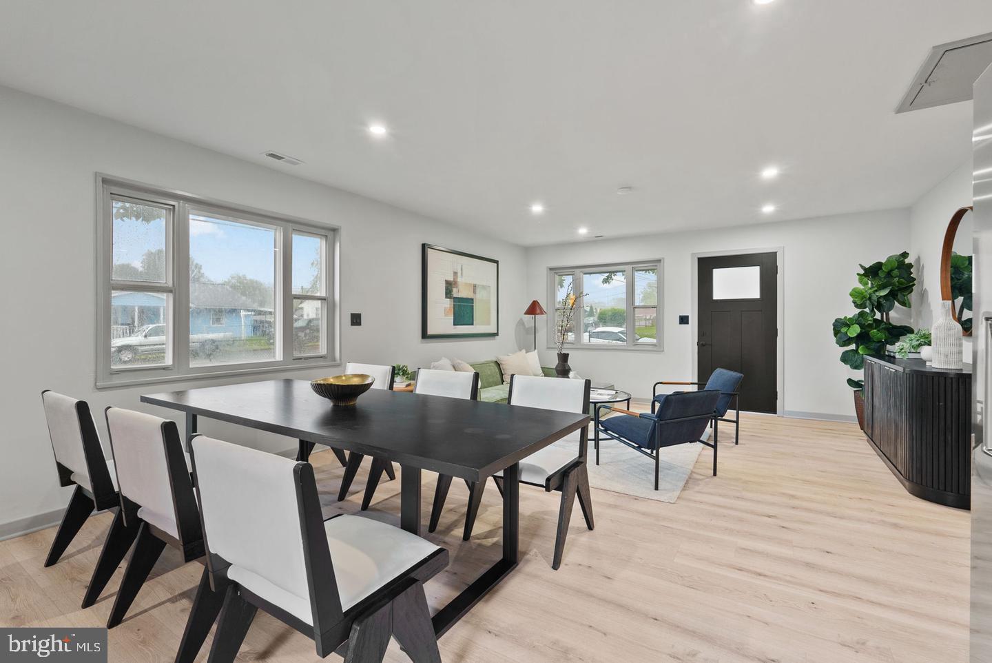 SOUTH LAWN - Residential