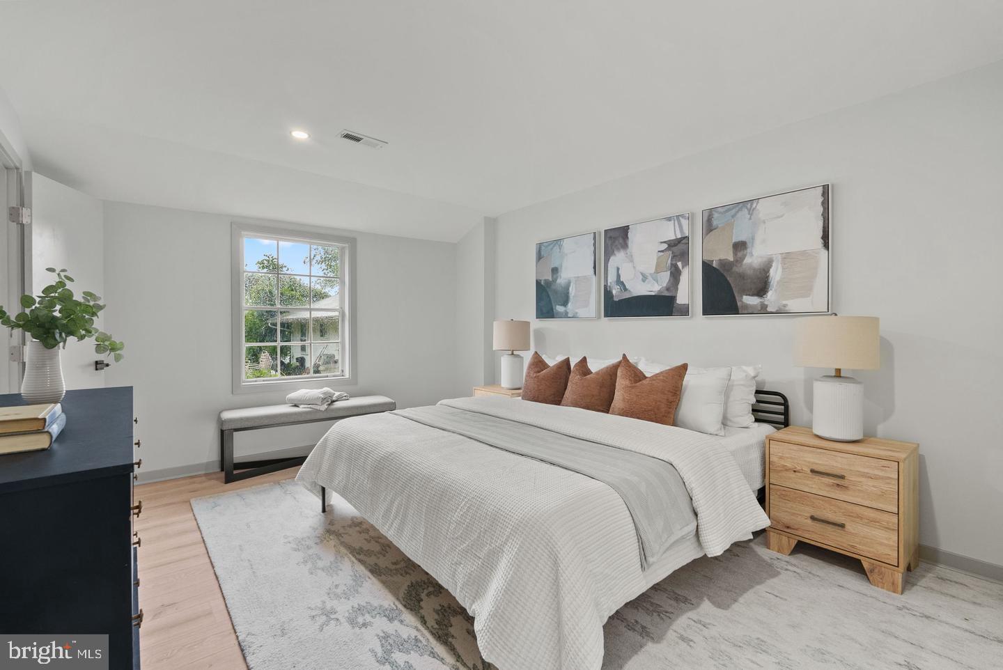 SOUTH LAWN - Residential