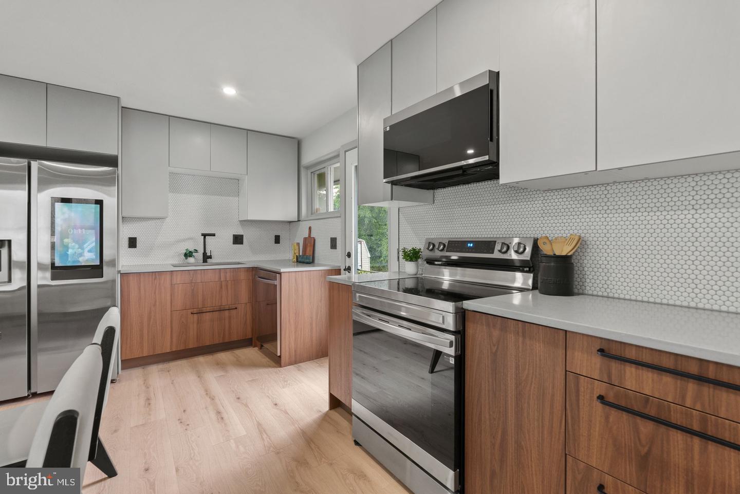 SOUTH LAWN - Residential