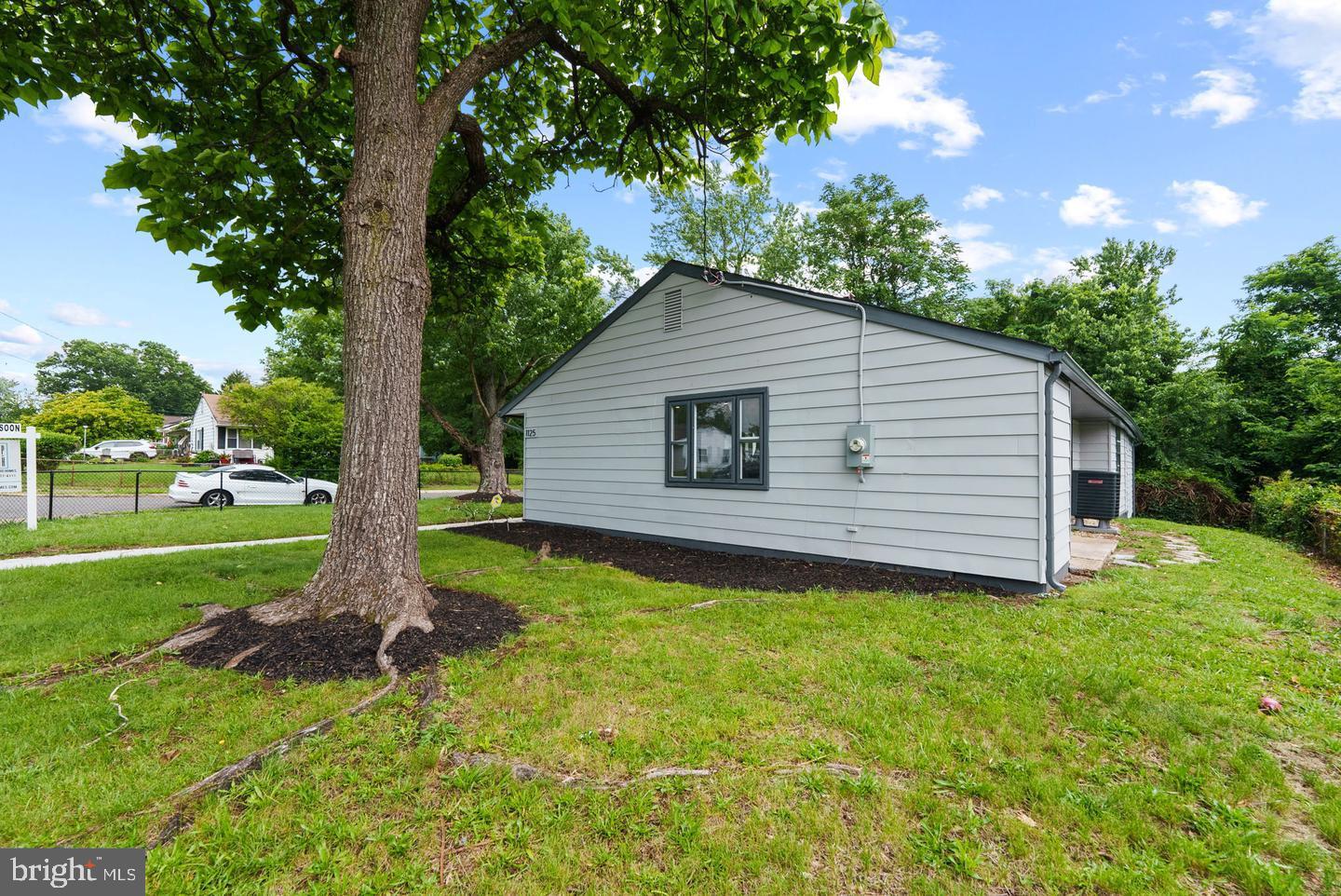 SOUTH LAWN - Residential