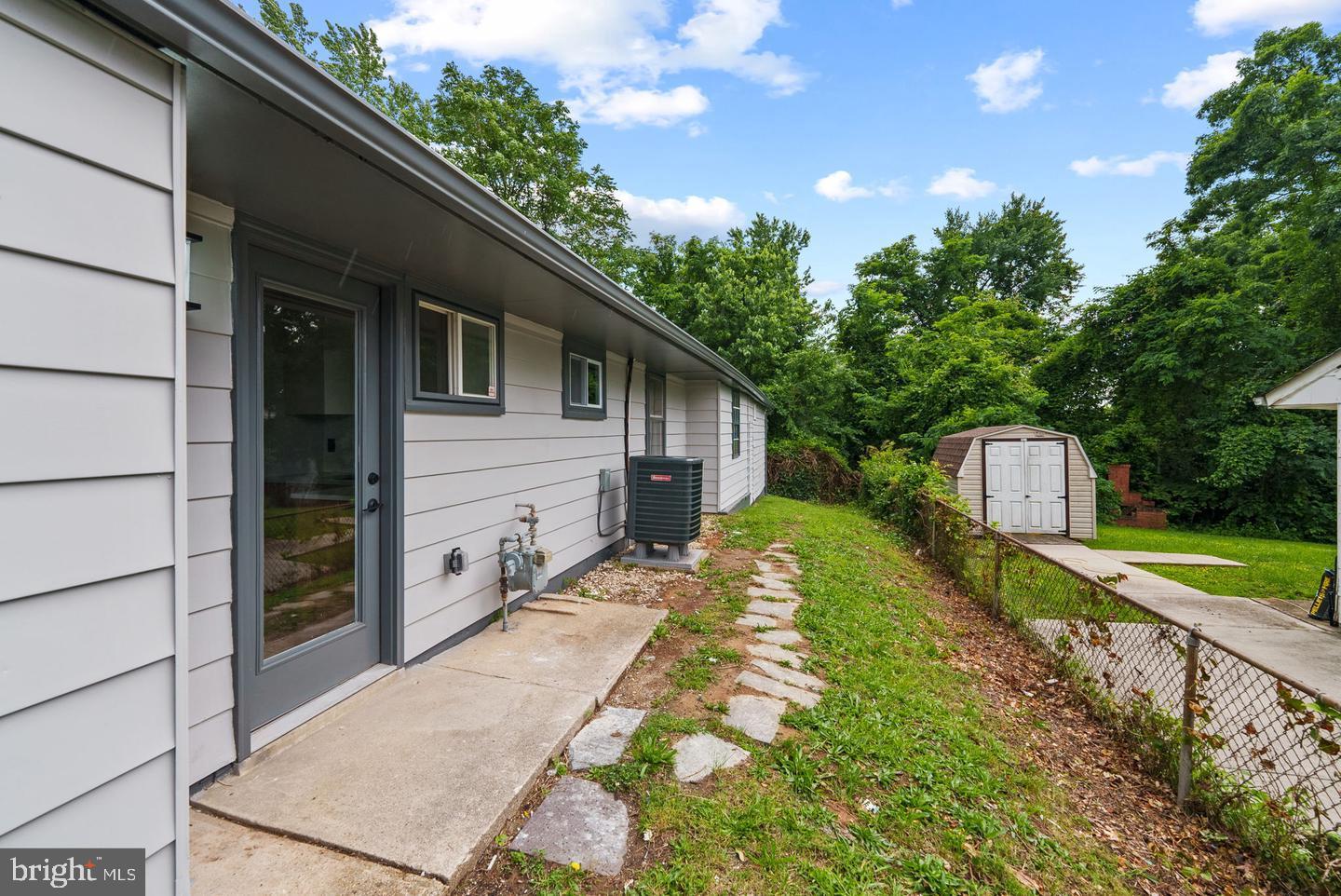 SOUTH LAWN - Residential