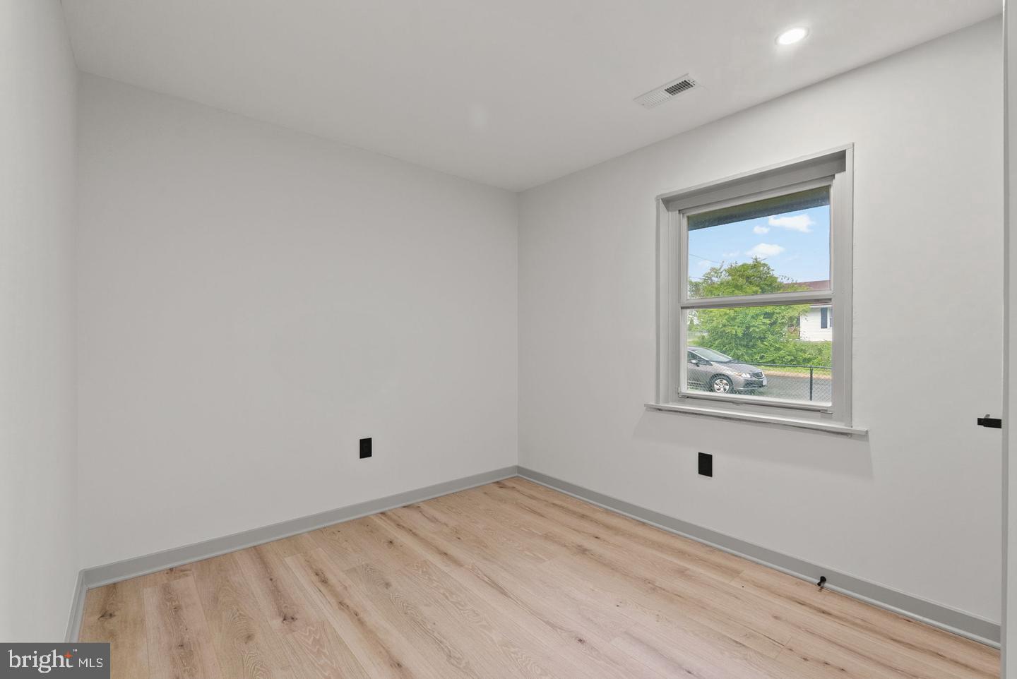 SOUTH LAWN - Residential