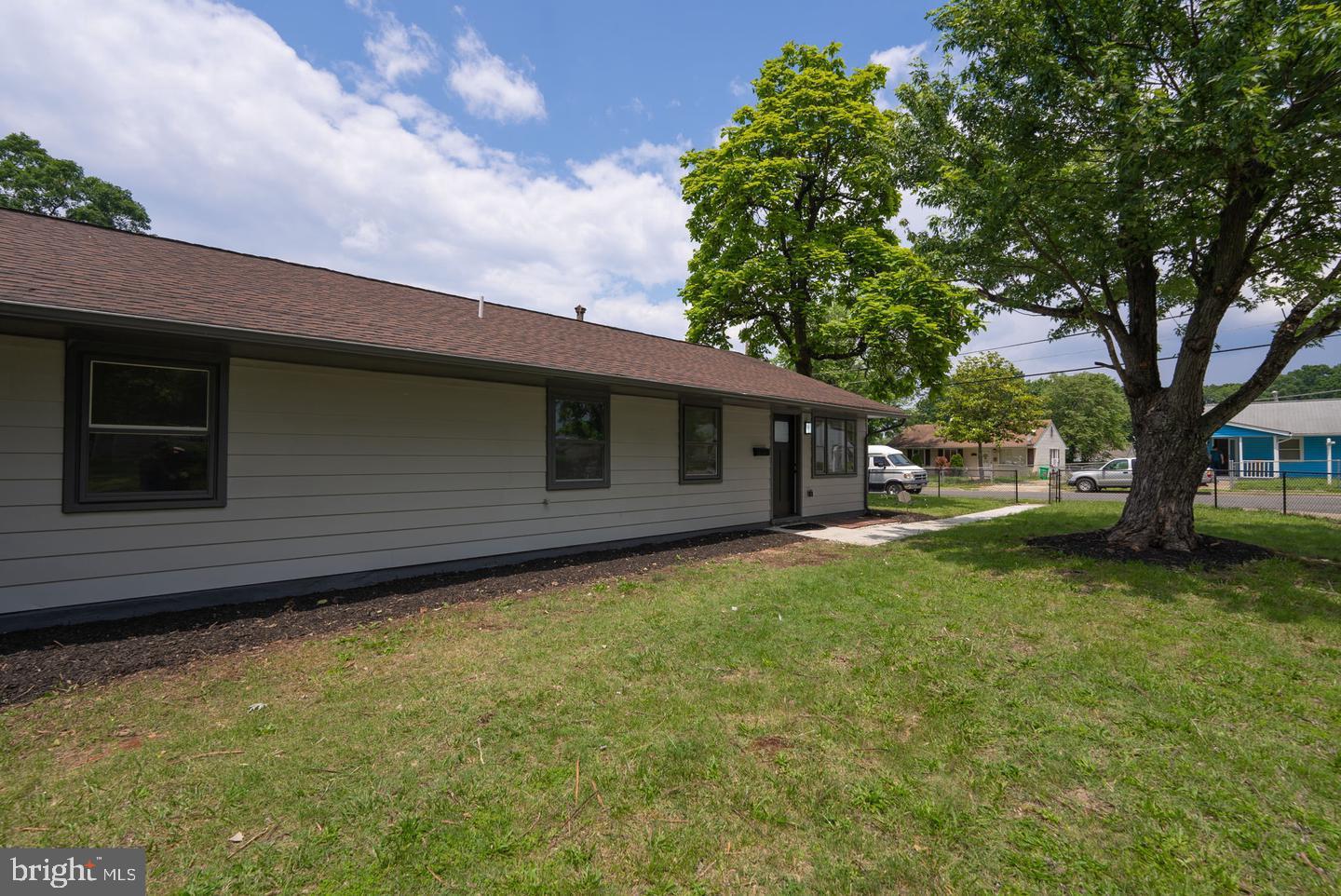 SOUTH LAWN - Residential