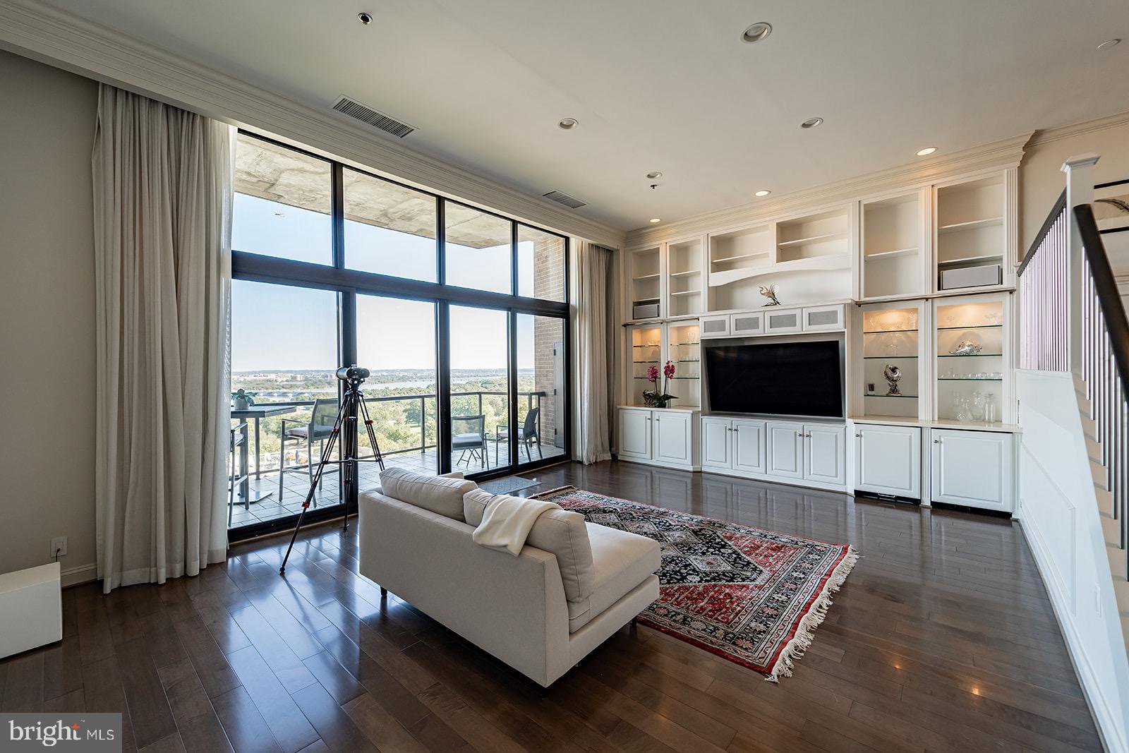 THE WESLIE - Residential