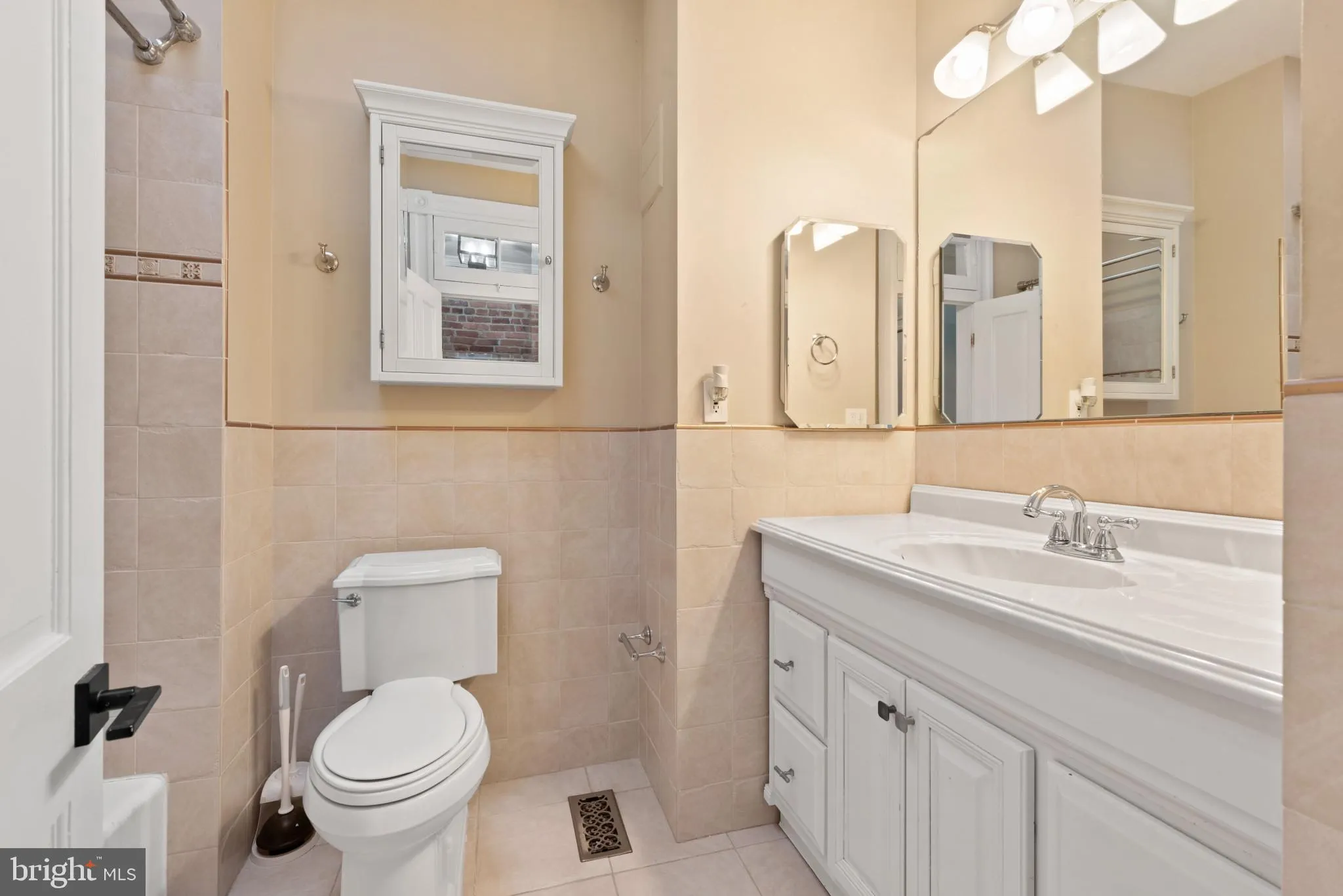 Baltimore, Maryland 21224, United States, 3 Bedrooms Bedrooms, ,3 BathroomsBathrooms,Residential,Pending,19331