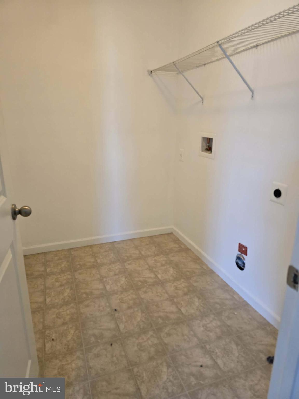 THREE FLAGS - Residential