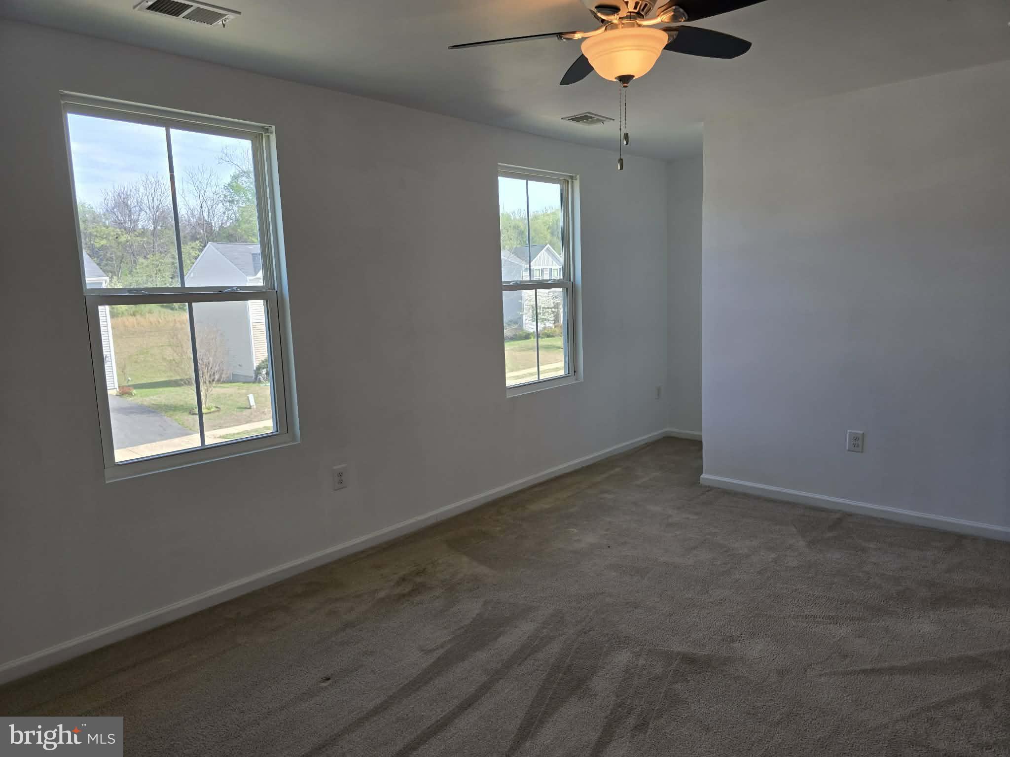 THREE FLAGS - Residential