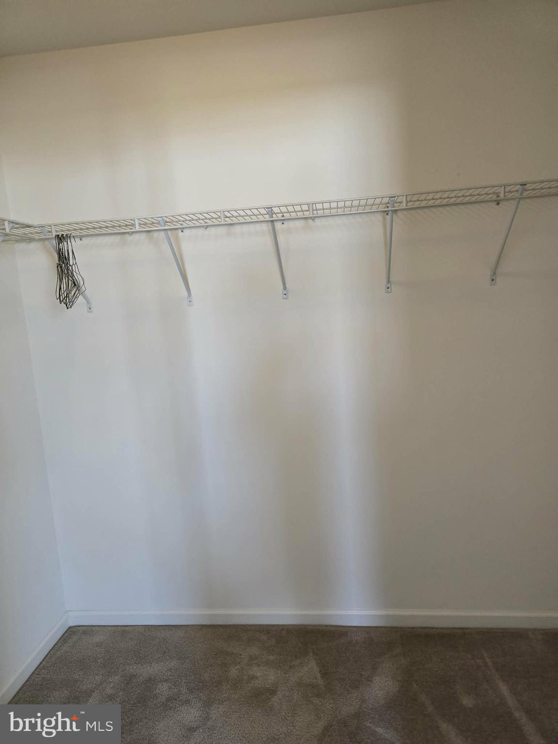 THREE FLAGS - Residential