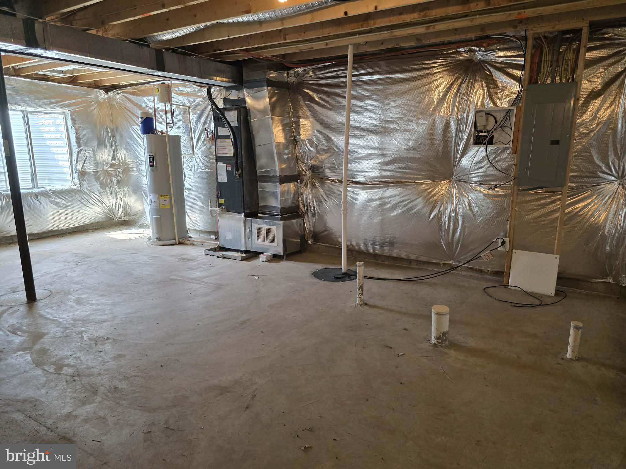 THREE FLAGS - Residential