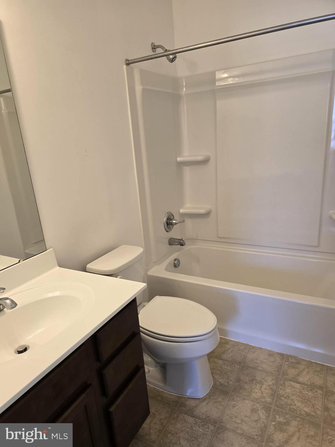 THREE FLAGS - Residential