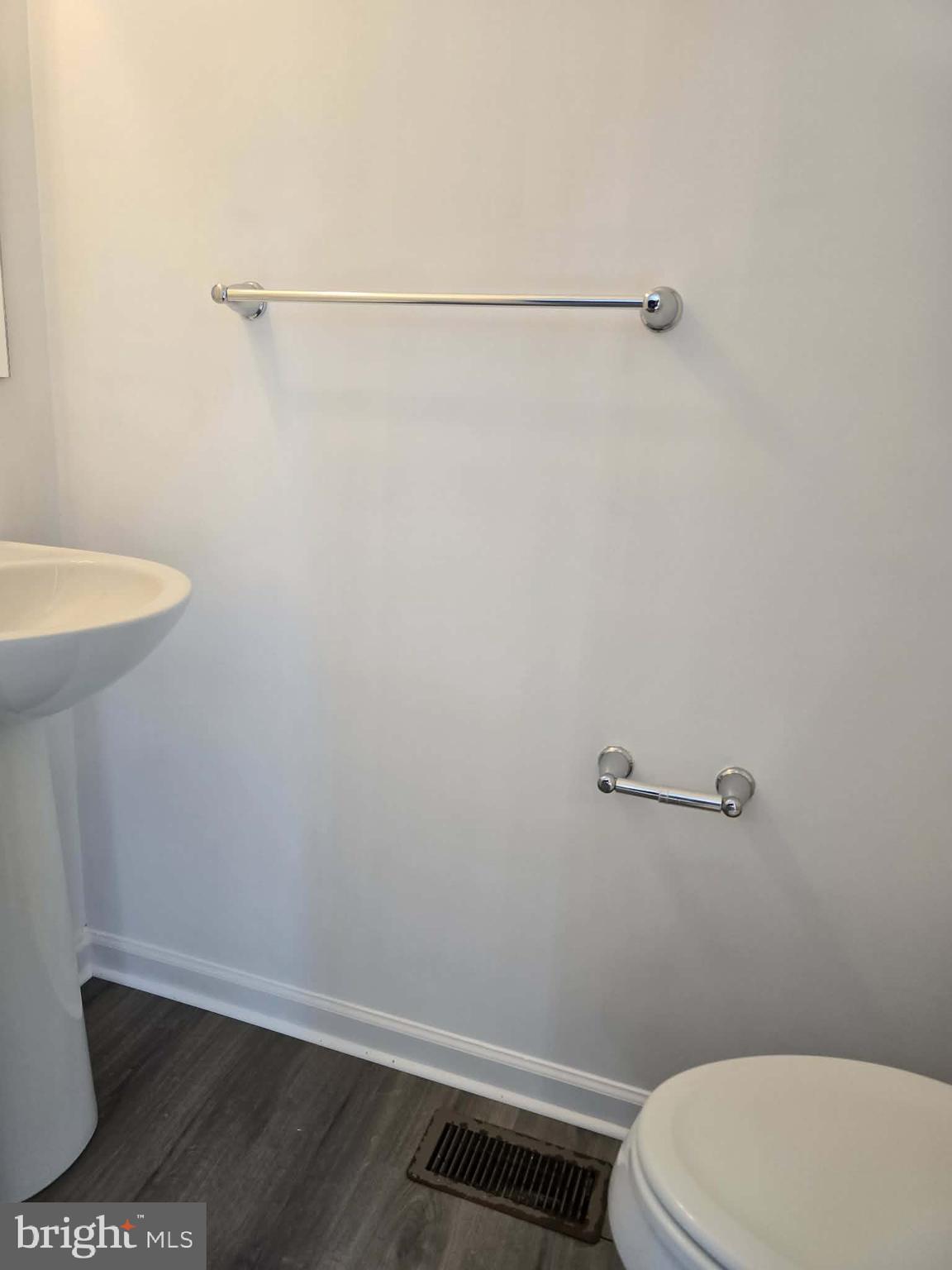 THREE FLAGS - Residential