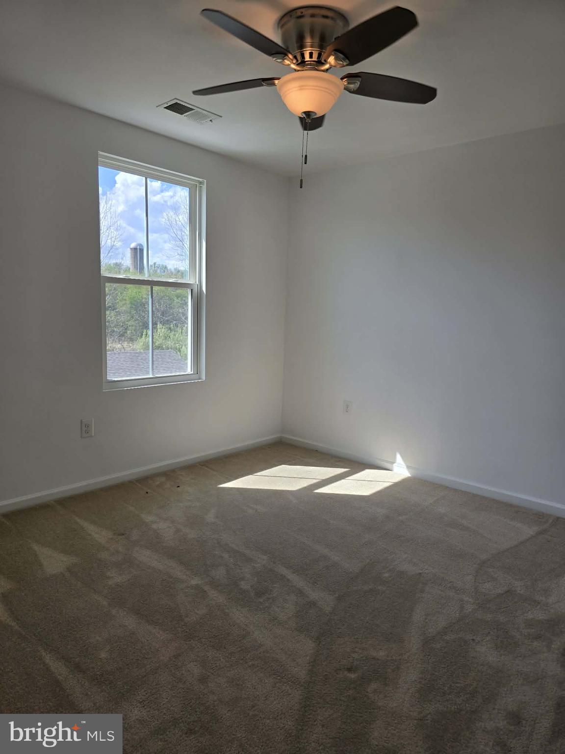 THREE FLAGS - Residential