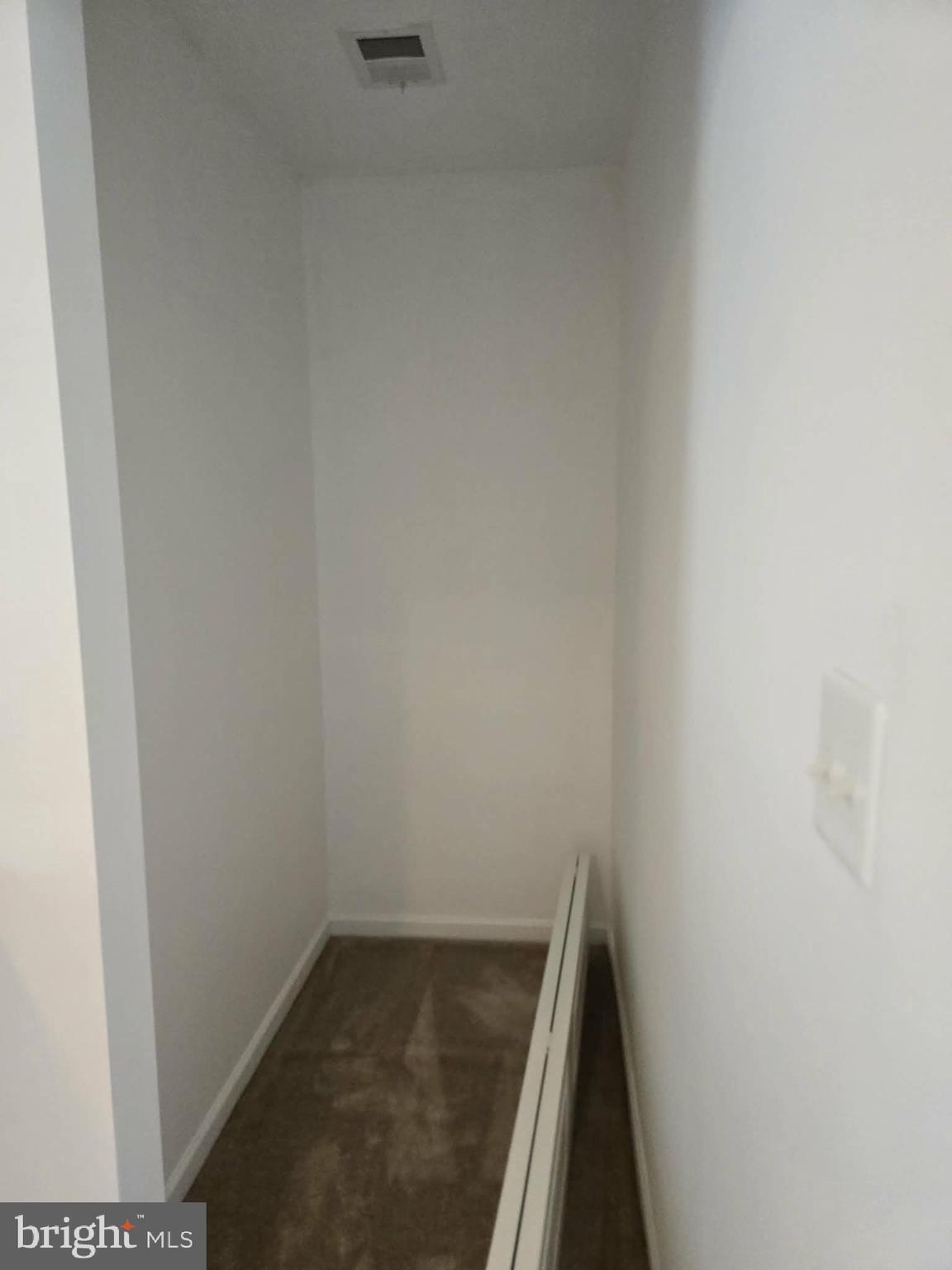 THREE FLAGS - Residential