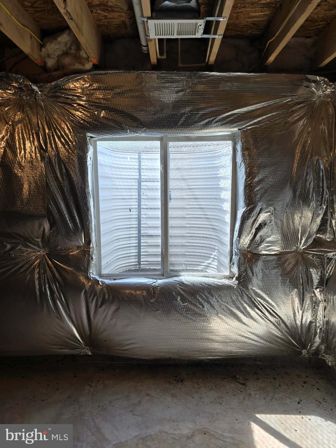 THREE FLAGS - Residential