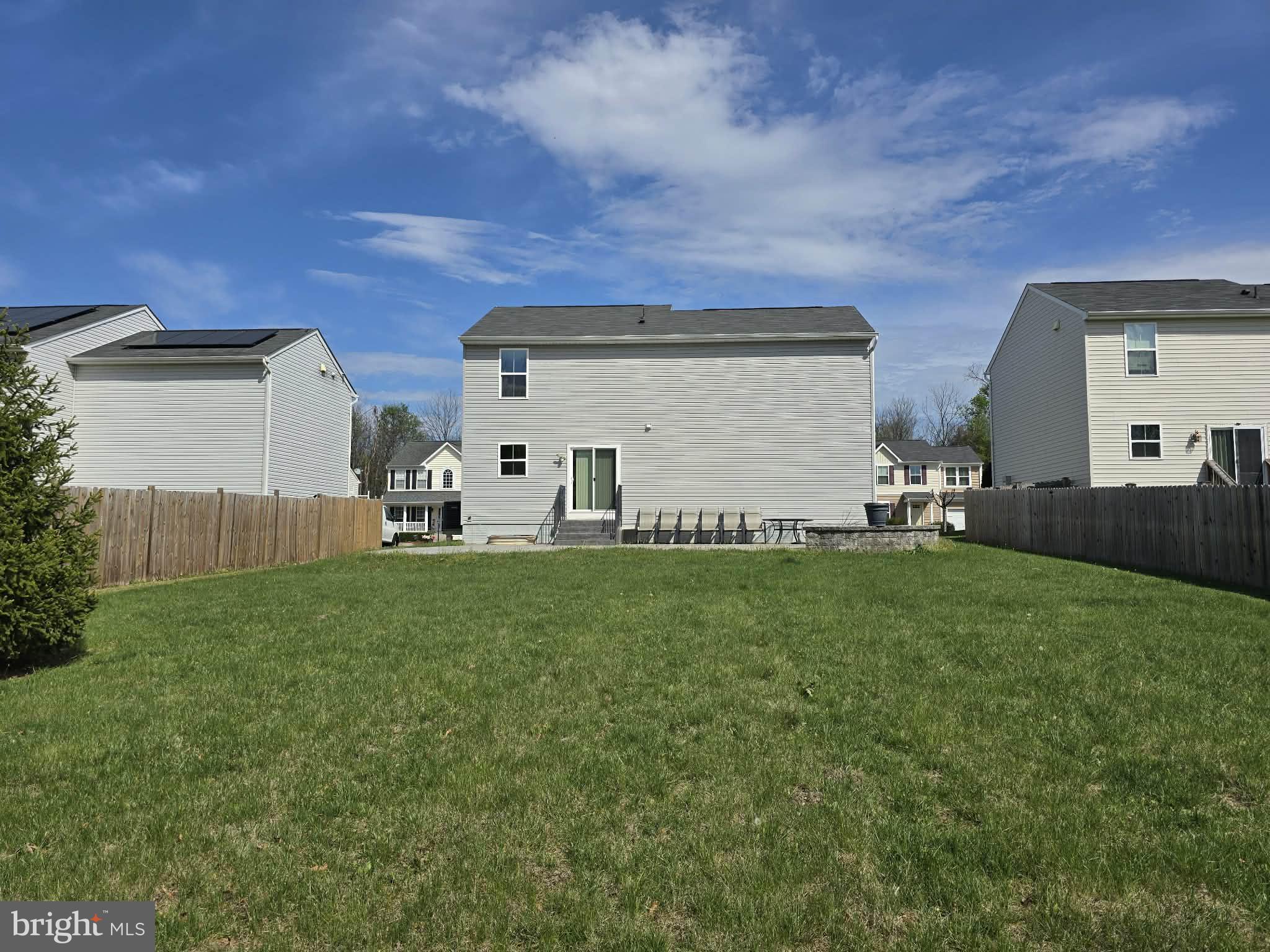 THREE FLAGS - Residential