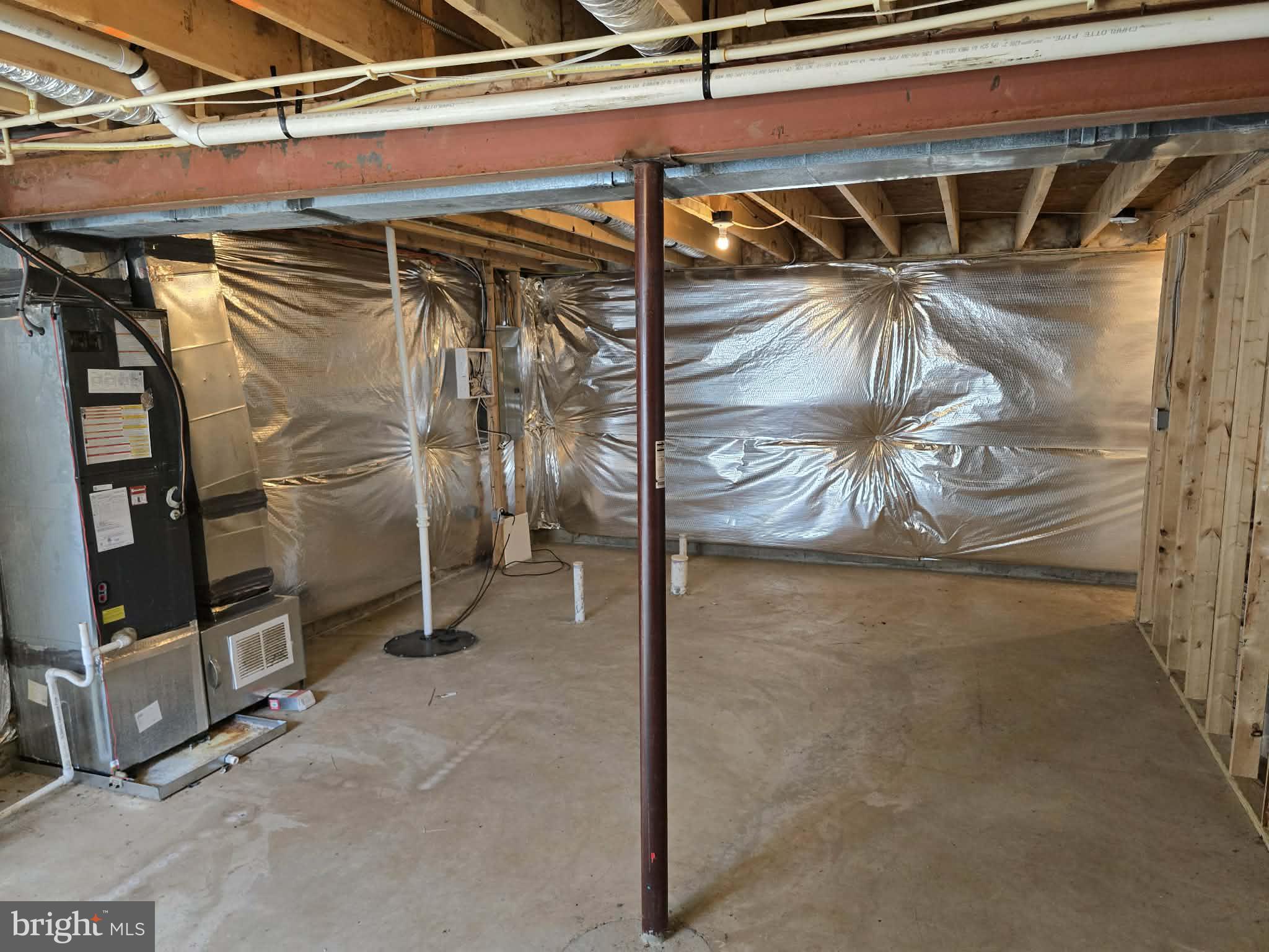 THREE FLAGS - Residential