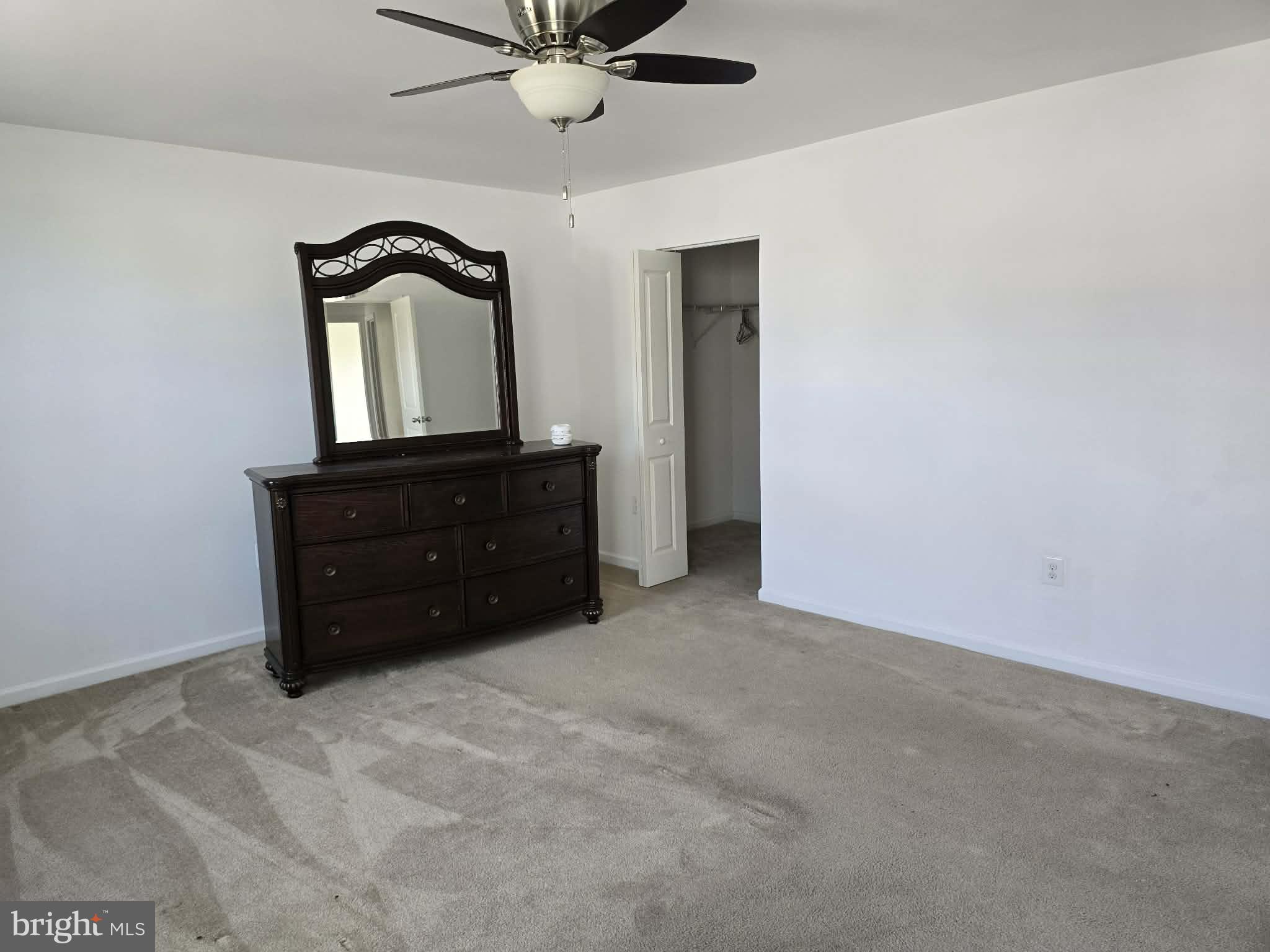 THREE FLAGS - Residential