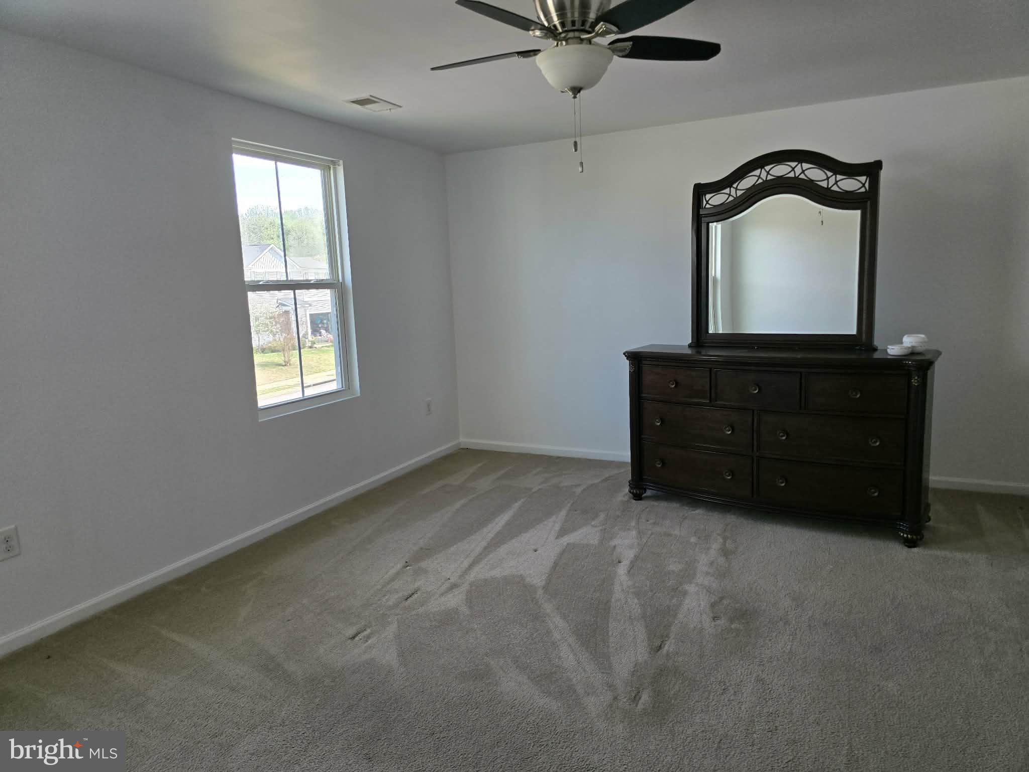 THREE FLAGS - Residential