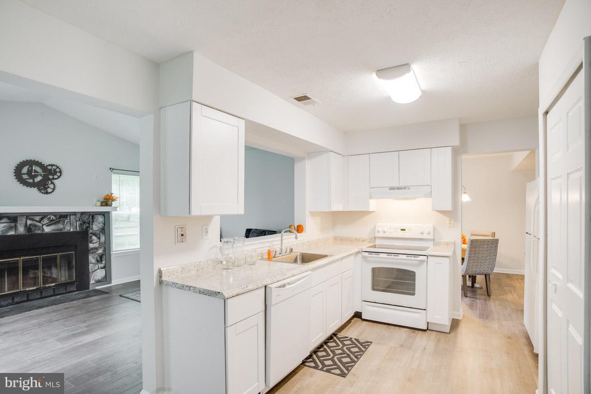 ST CHARLES SUB - HAMPSHIRE - Residential