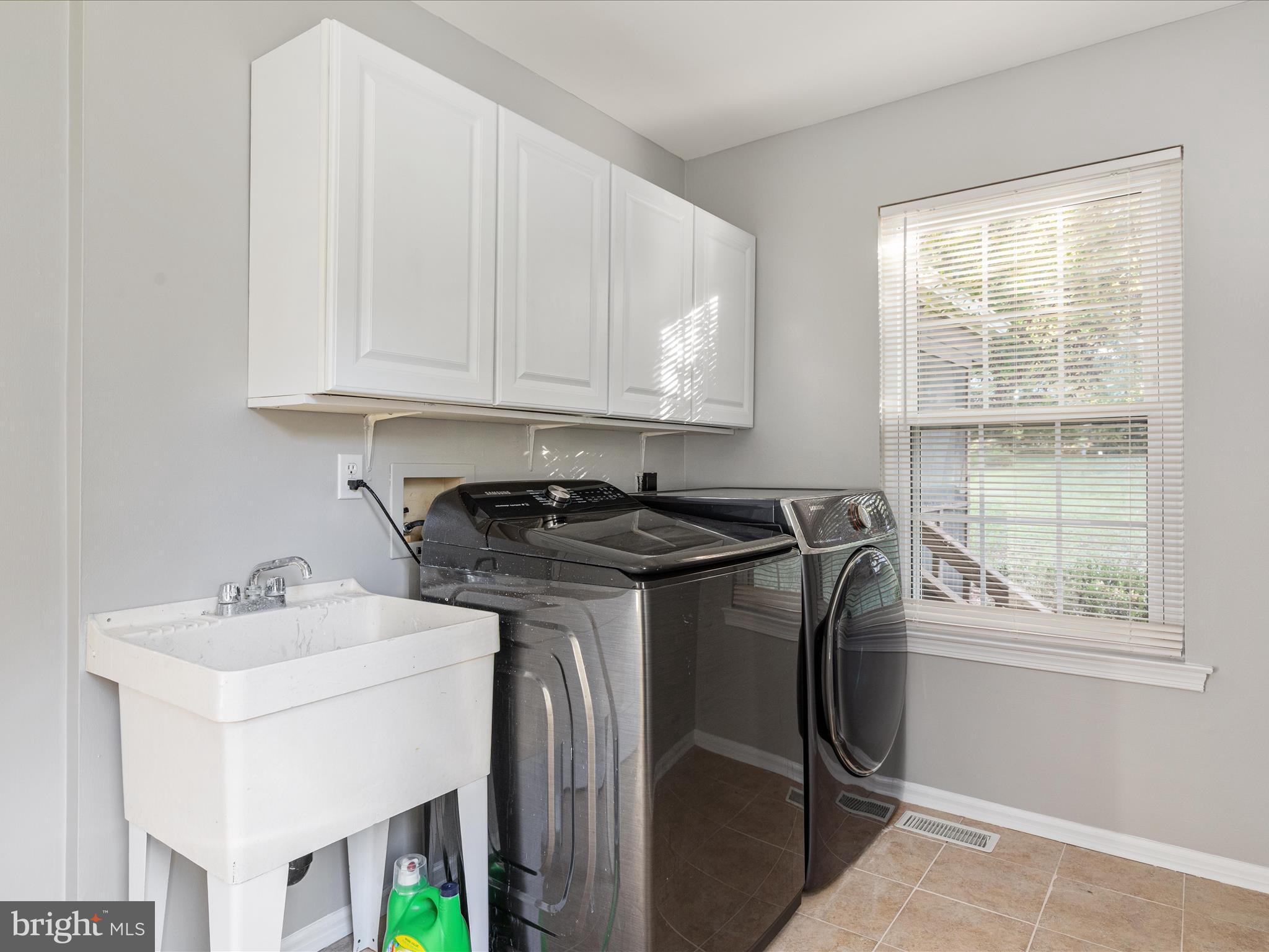 COUNTRYSIDE - Residential