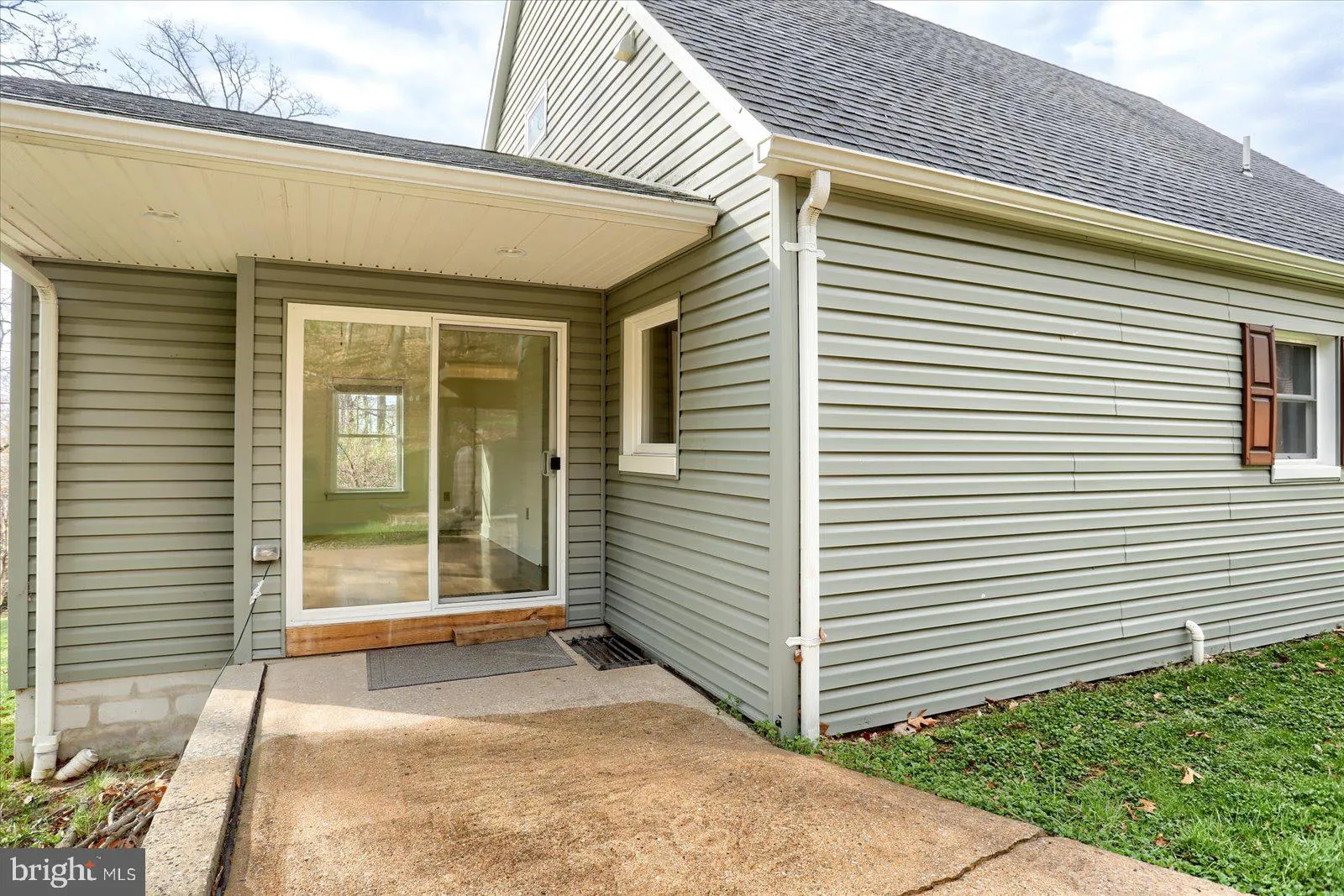 Hellam, Pennsylvania 17406, United States, 3 Bedrooms Bedrooms, ,2 BathroomsBathrooms,Residential,Pending,112274