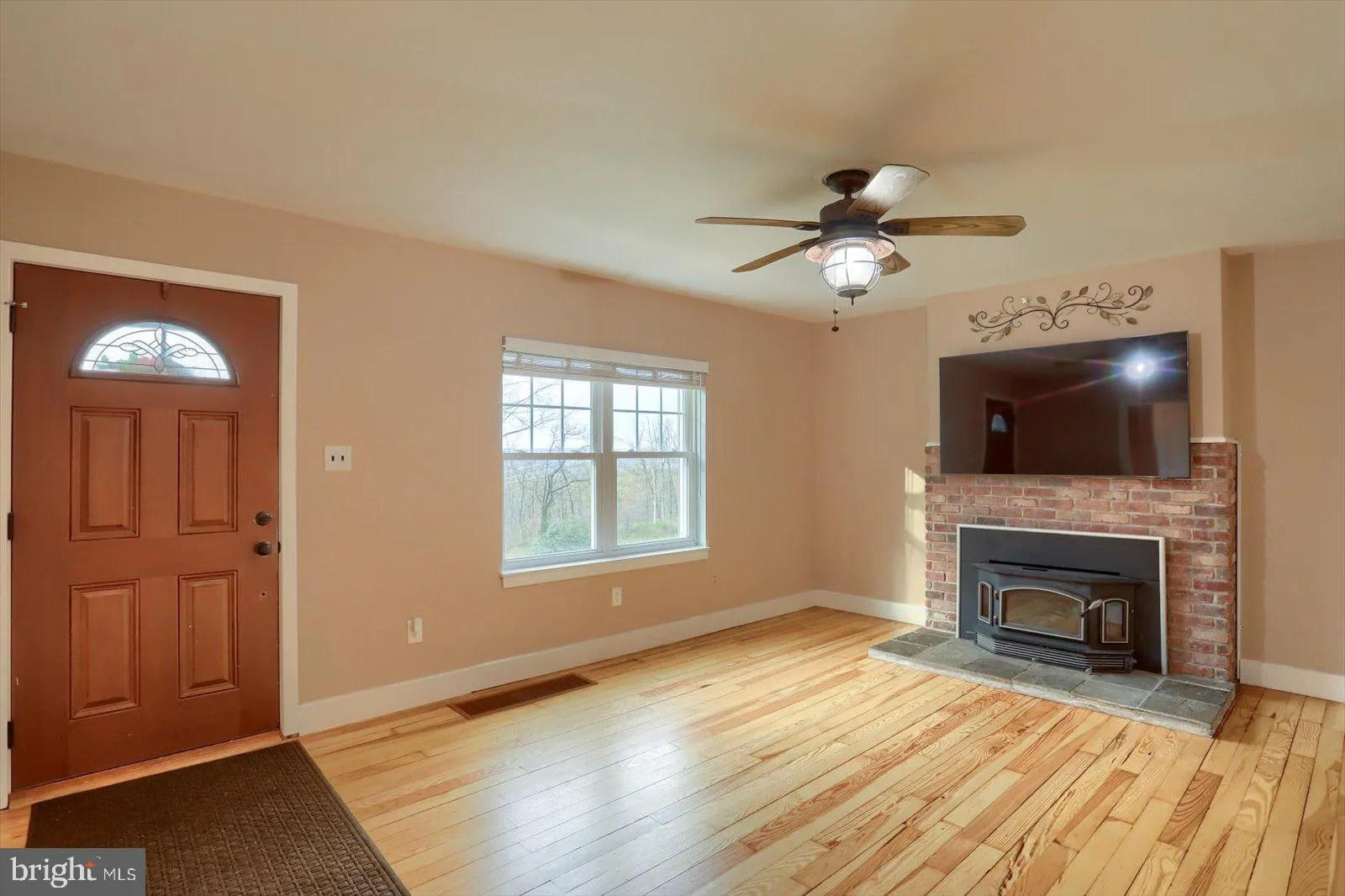 Hellam, Pennsylvania 17406, United States, 3 Bedrooms Bedrooms, ,2 BathroomsBathrooms,Residential,Pending,112274