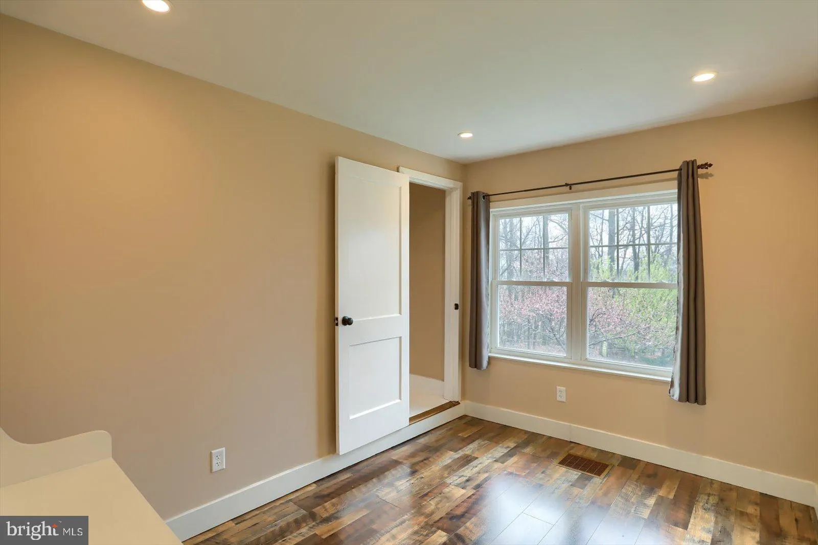 Hellam, Pennsylvania 17406, United States, 3 Bedrooms Bedrooms, ,2 BathroomsBathrooms,Residential,Pending,112274