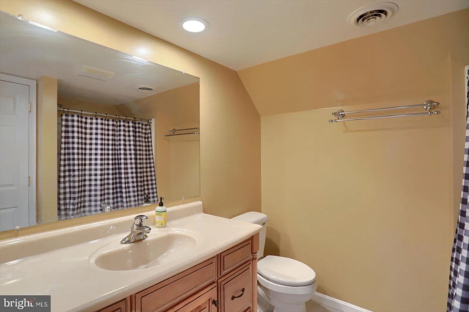 Hellam, Pennsylvania 17406, United States, 3 Bedrooms Bedrooms, ,2 BathroomsBathrooms,Residential,Pending,112274