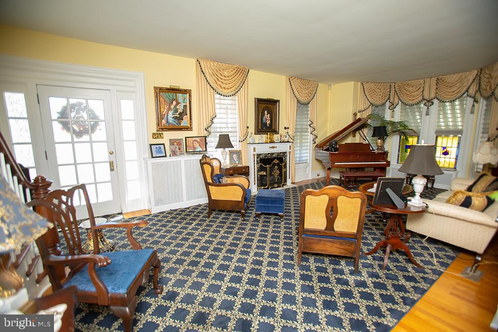 1138 E LANDIS AVENUE