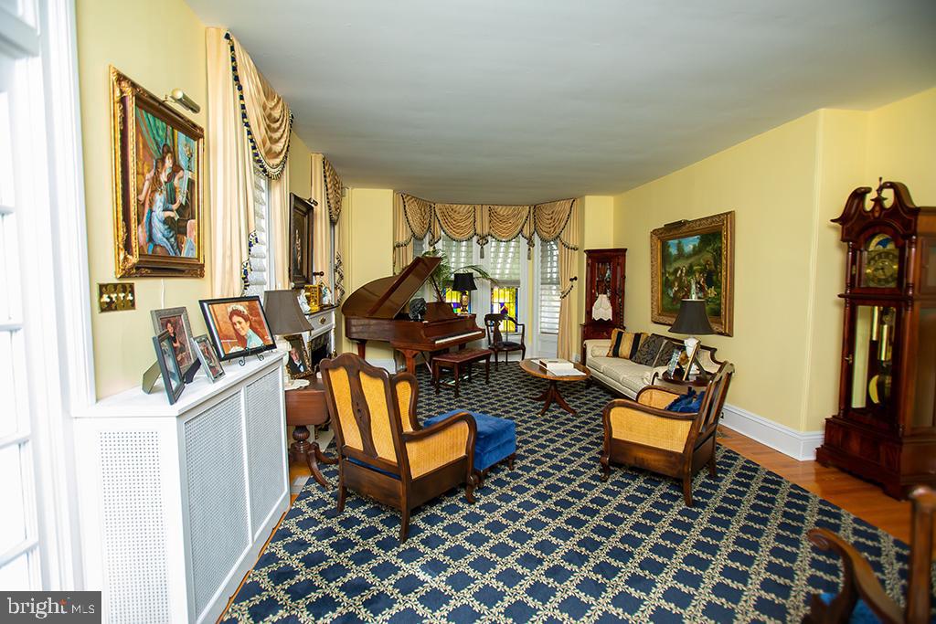 1138 E LANDIS AVENUE