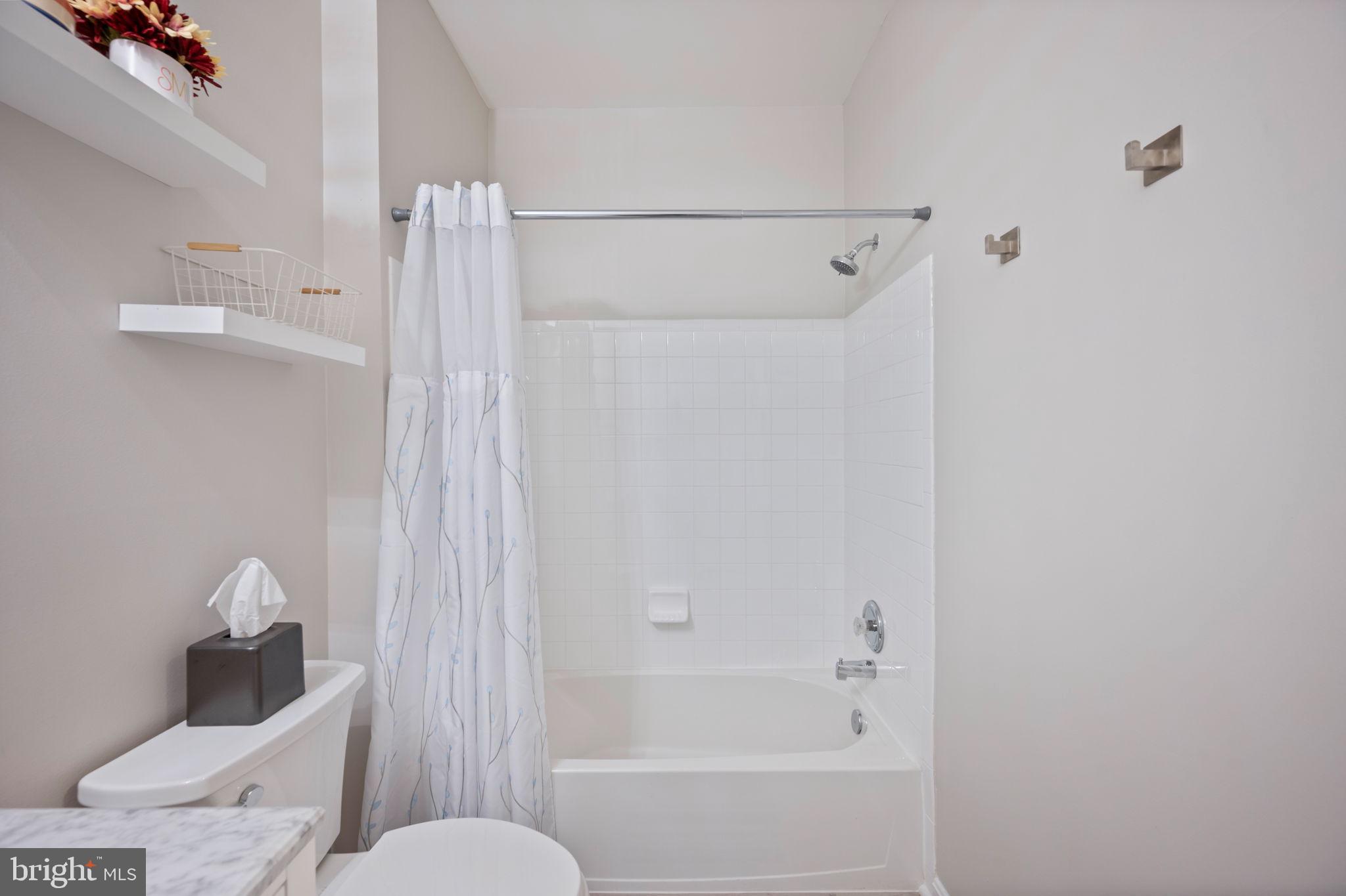 GATHERINGS AT LYNDWOOD - Residential