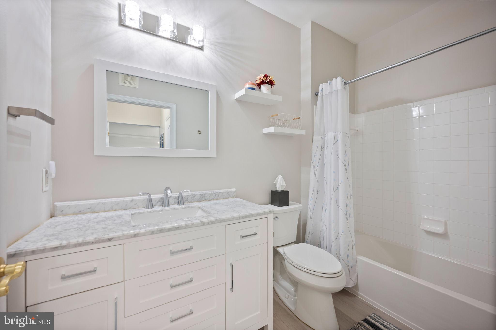 GATHERINGS AT LYNDWOOD - Residential