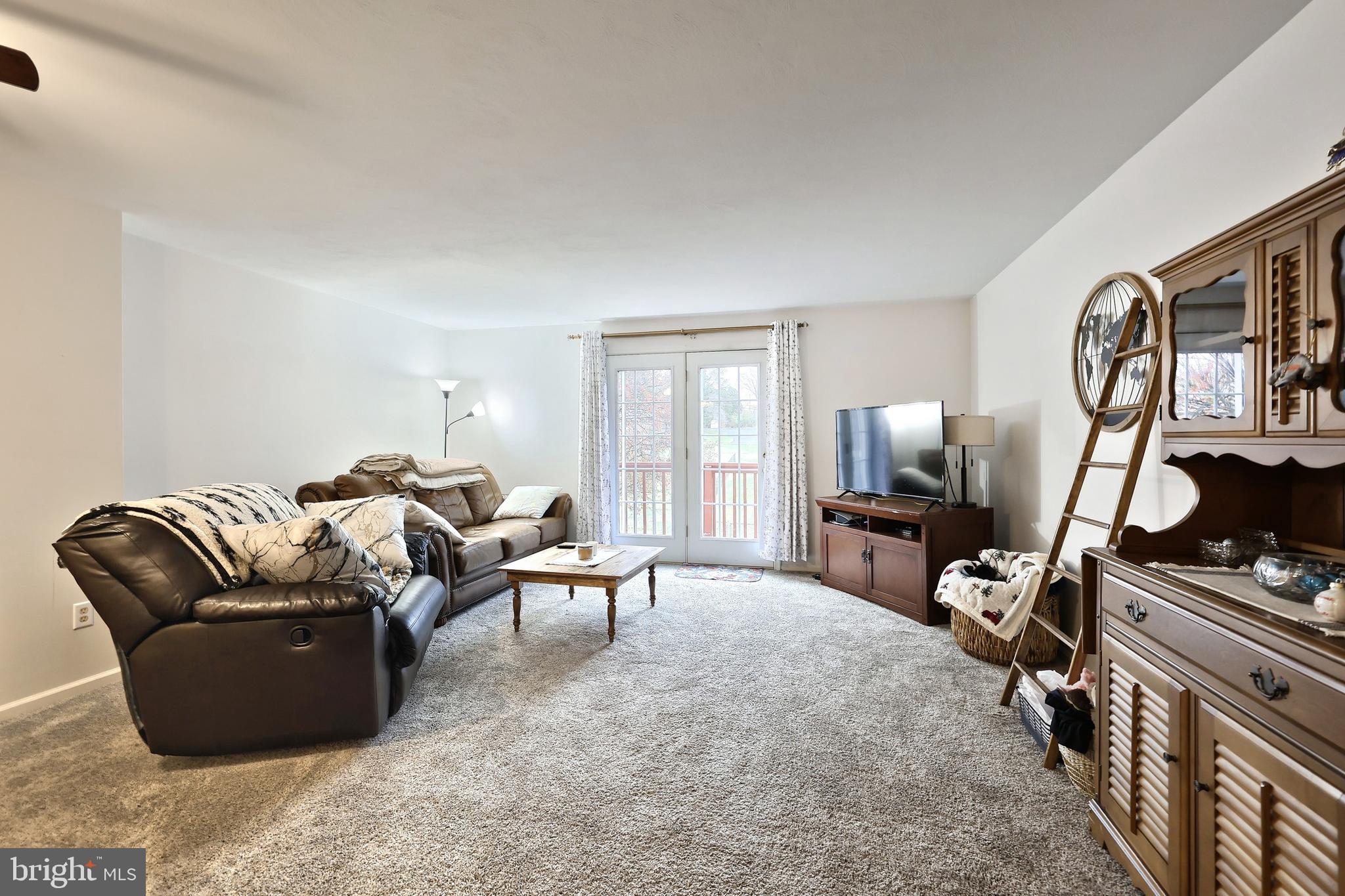 WESTLYN CONDOS - Residential