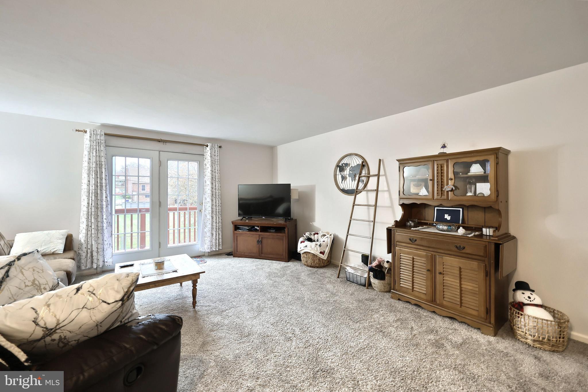 WESTLYN CONDOS - Residential