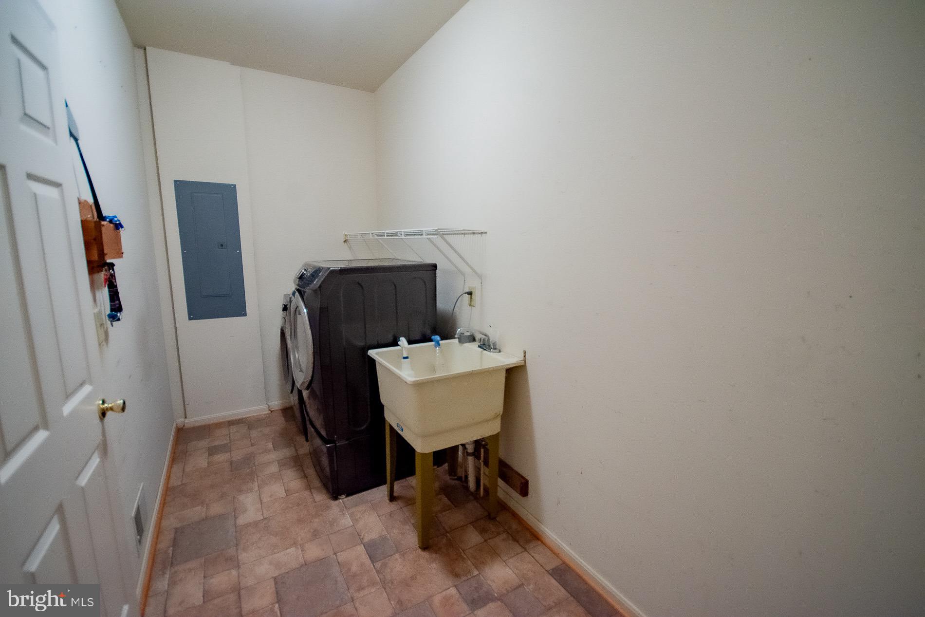 GREYSTONE ON THE OPEQUON - Residential