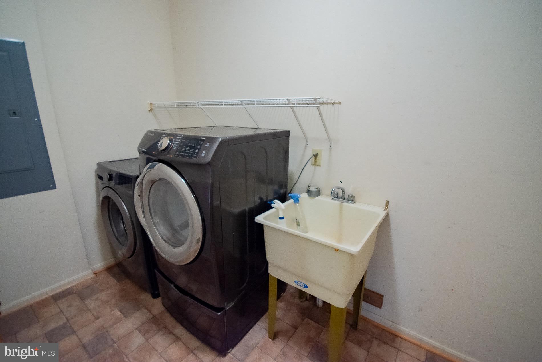 GREYSTONE ON THE OPEQUON - Residential