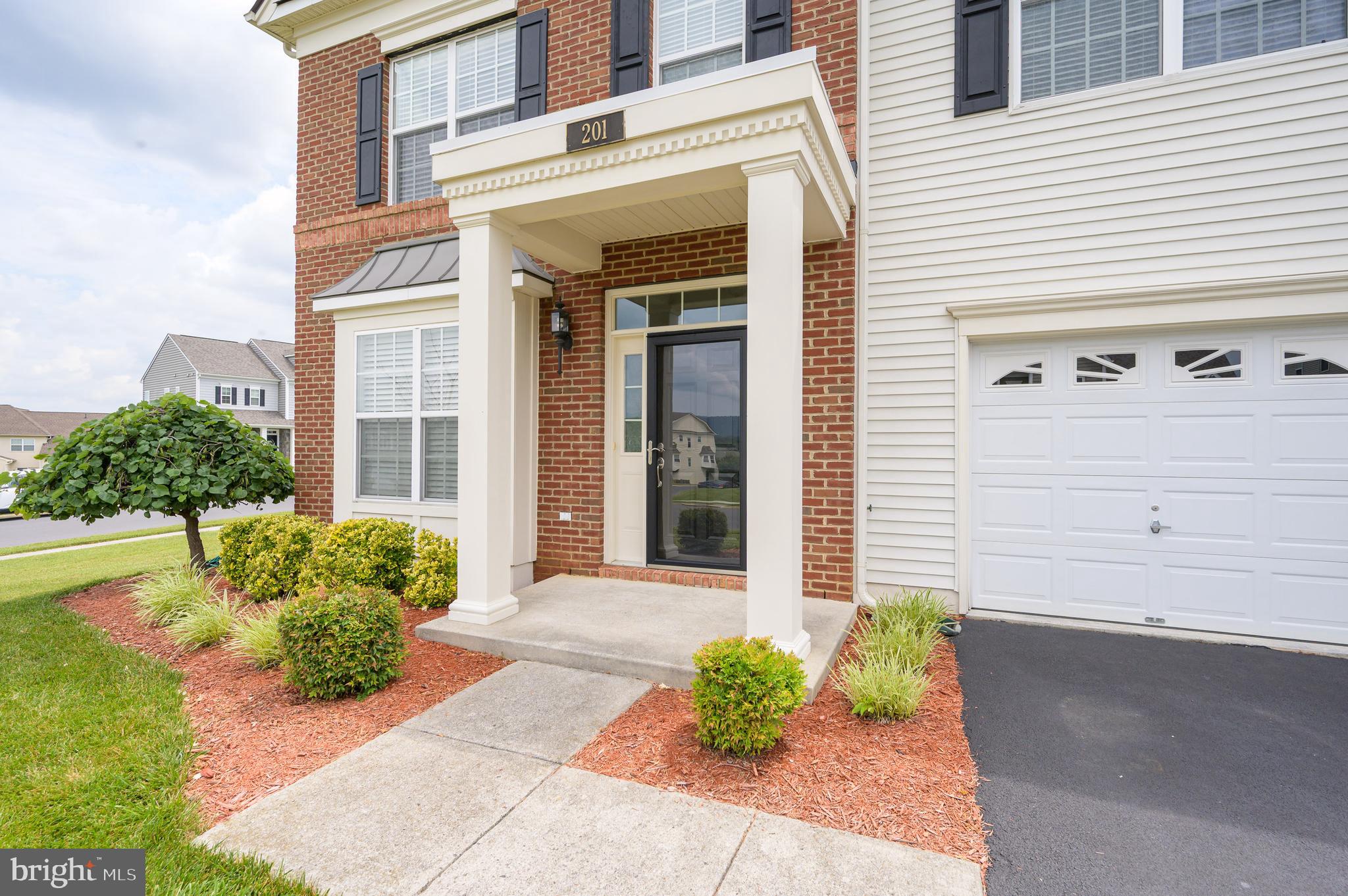 201 STRATHMORE WAY E