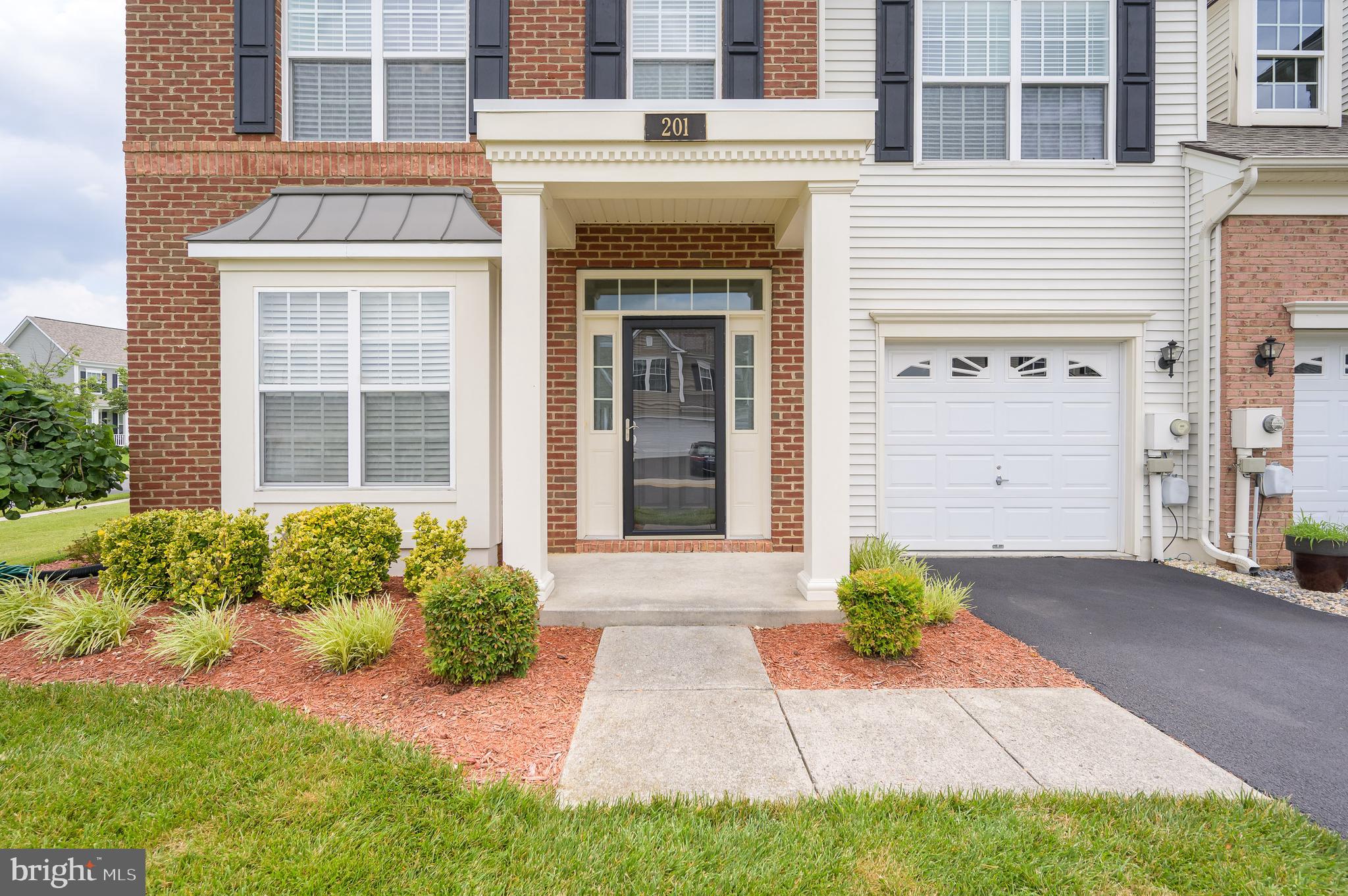 201 STRATHMORE WAY E