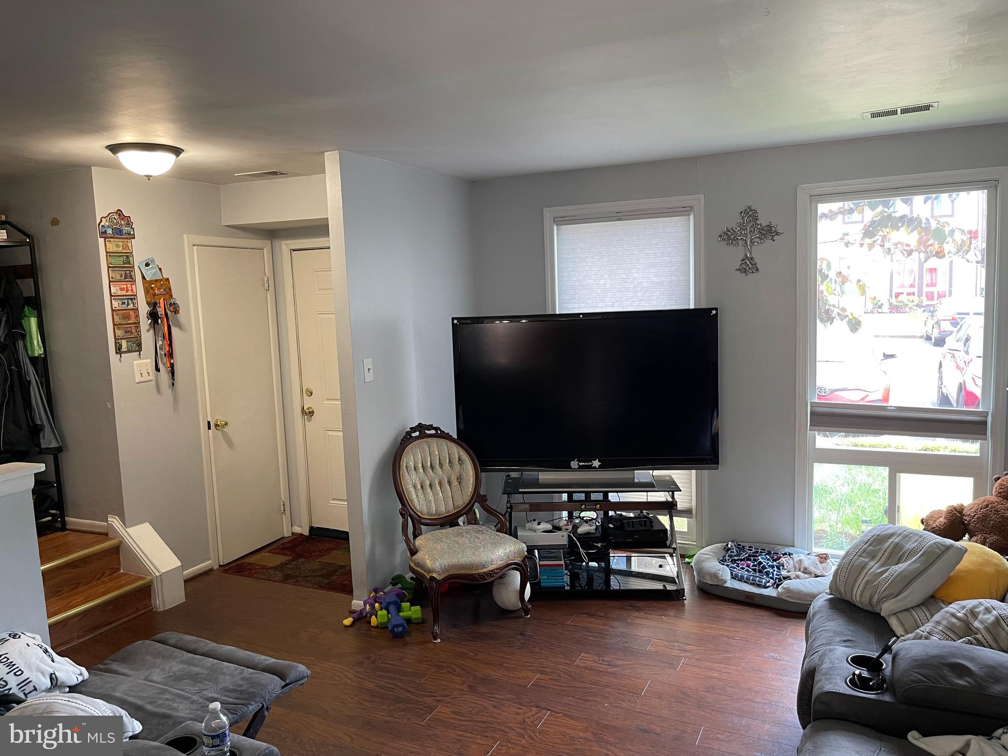 1020 QUEENS COURT