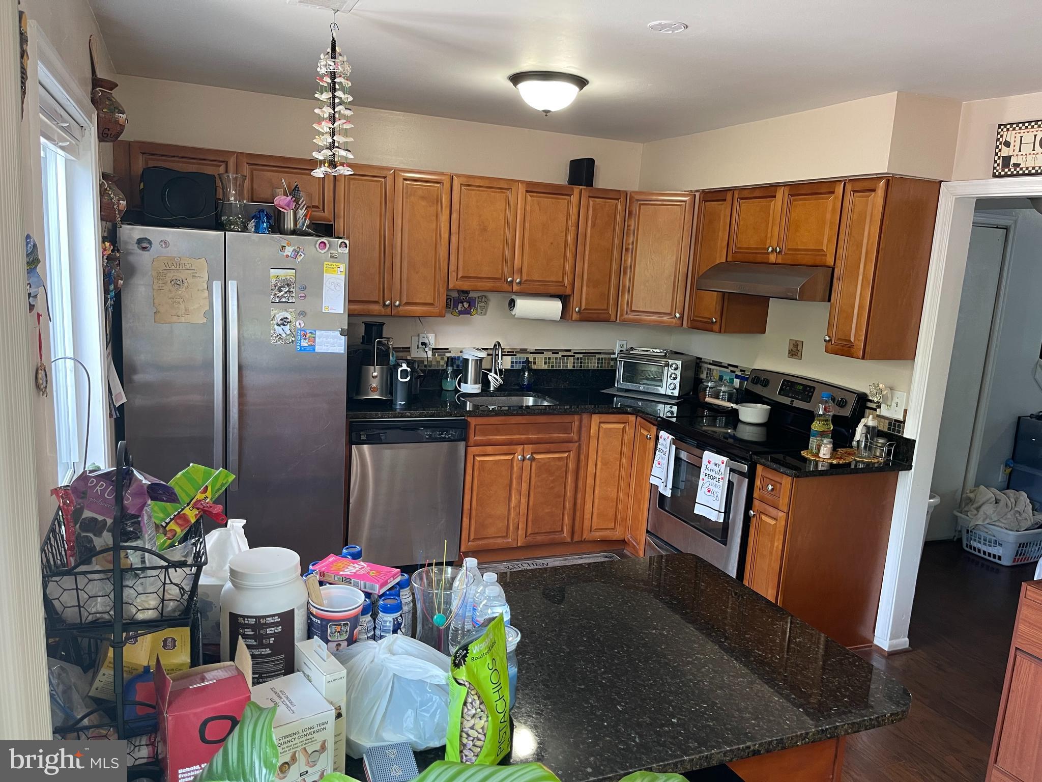 1020 QUEENS COURT