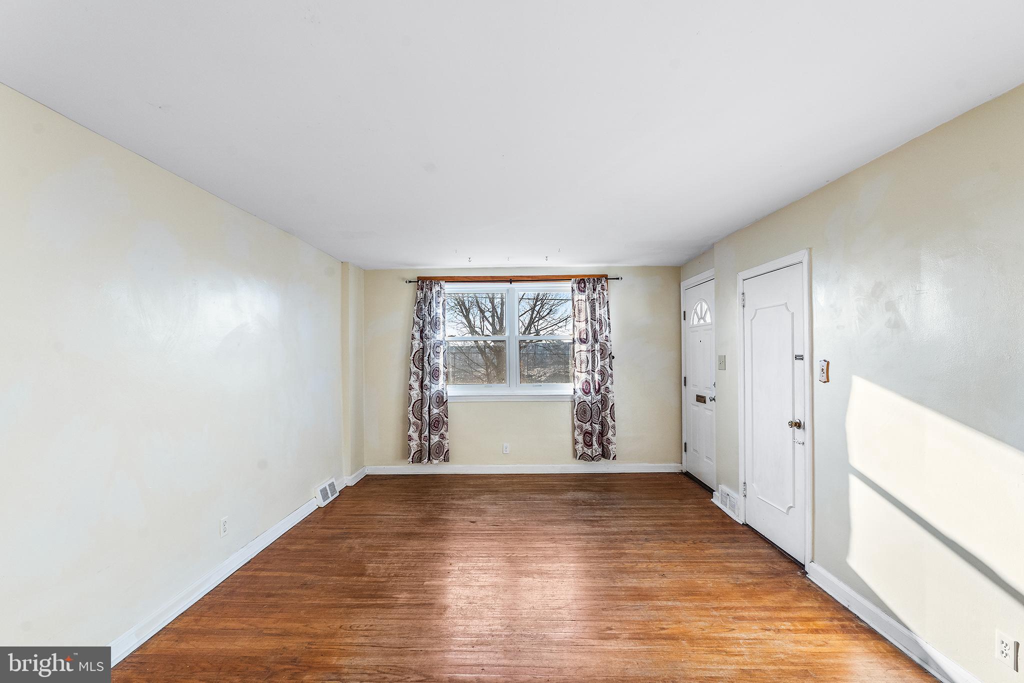 OXFORD CIRCLE - Residential Income