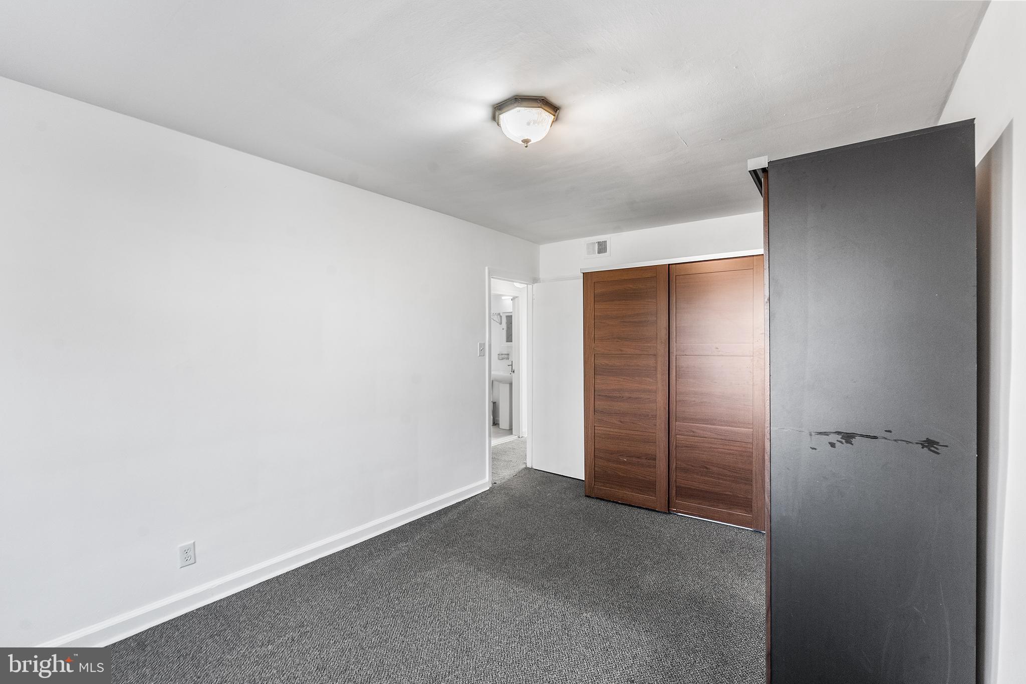 OXFORD CIRCLE - Residential Income