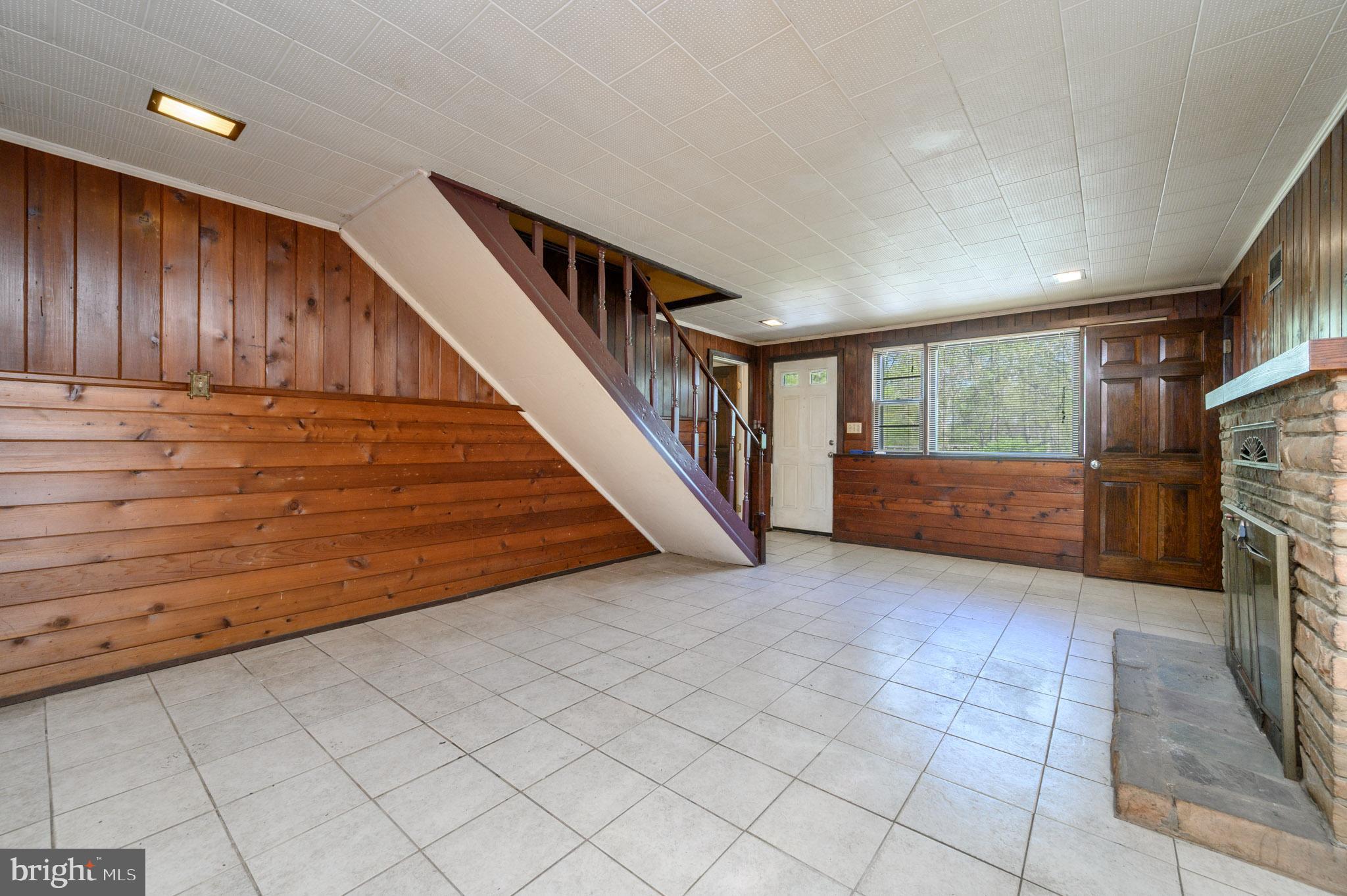 784 YARDVILLE HAMILTON SQUARE ROAD