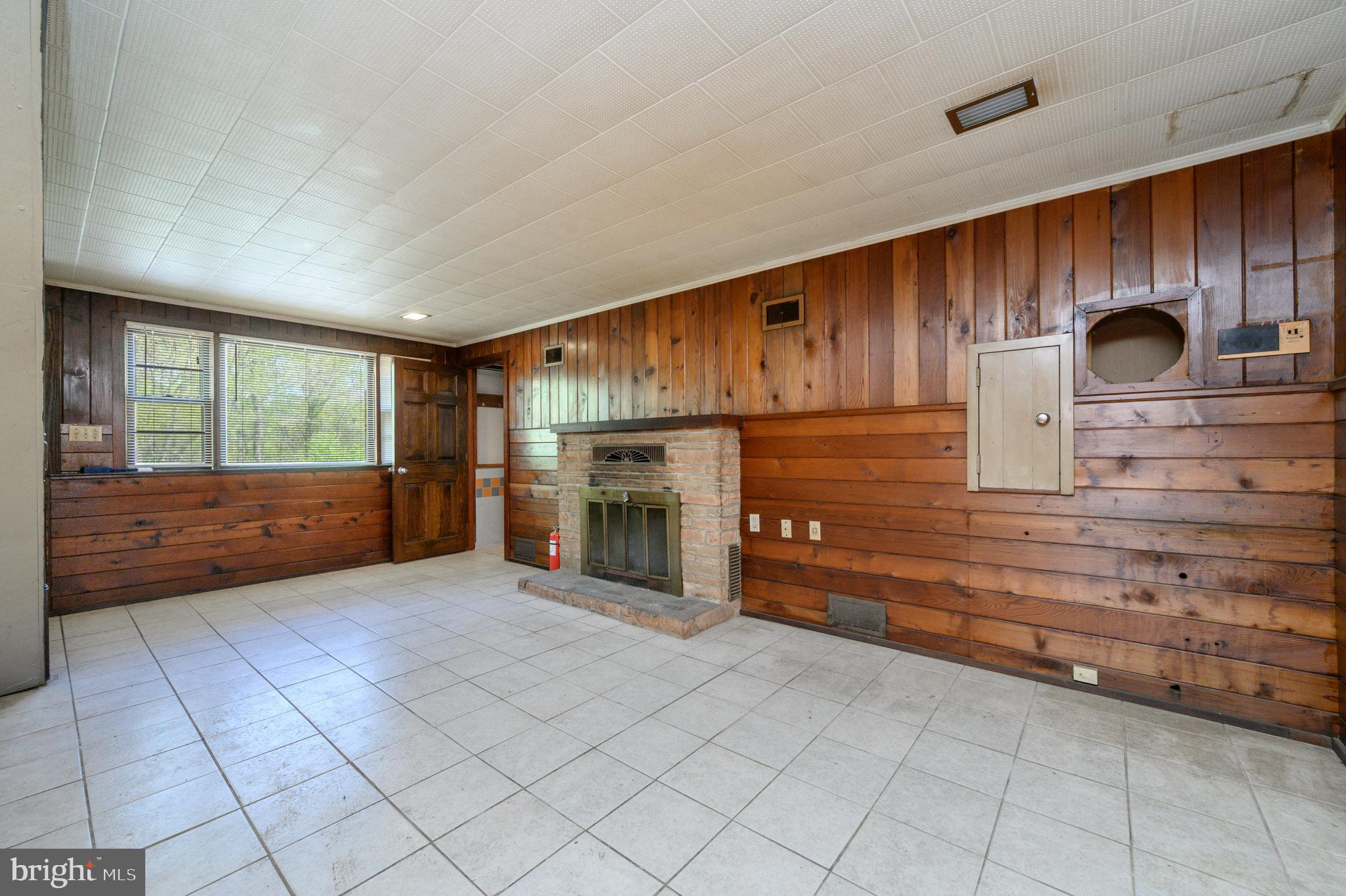 784 YARDVILLE HAMILTON SQUARE ROAD