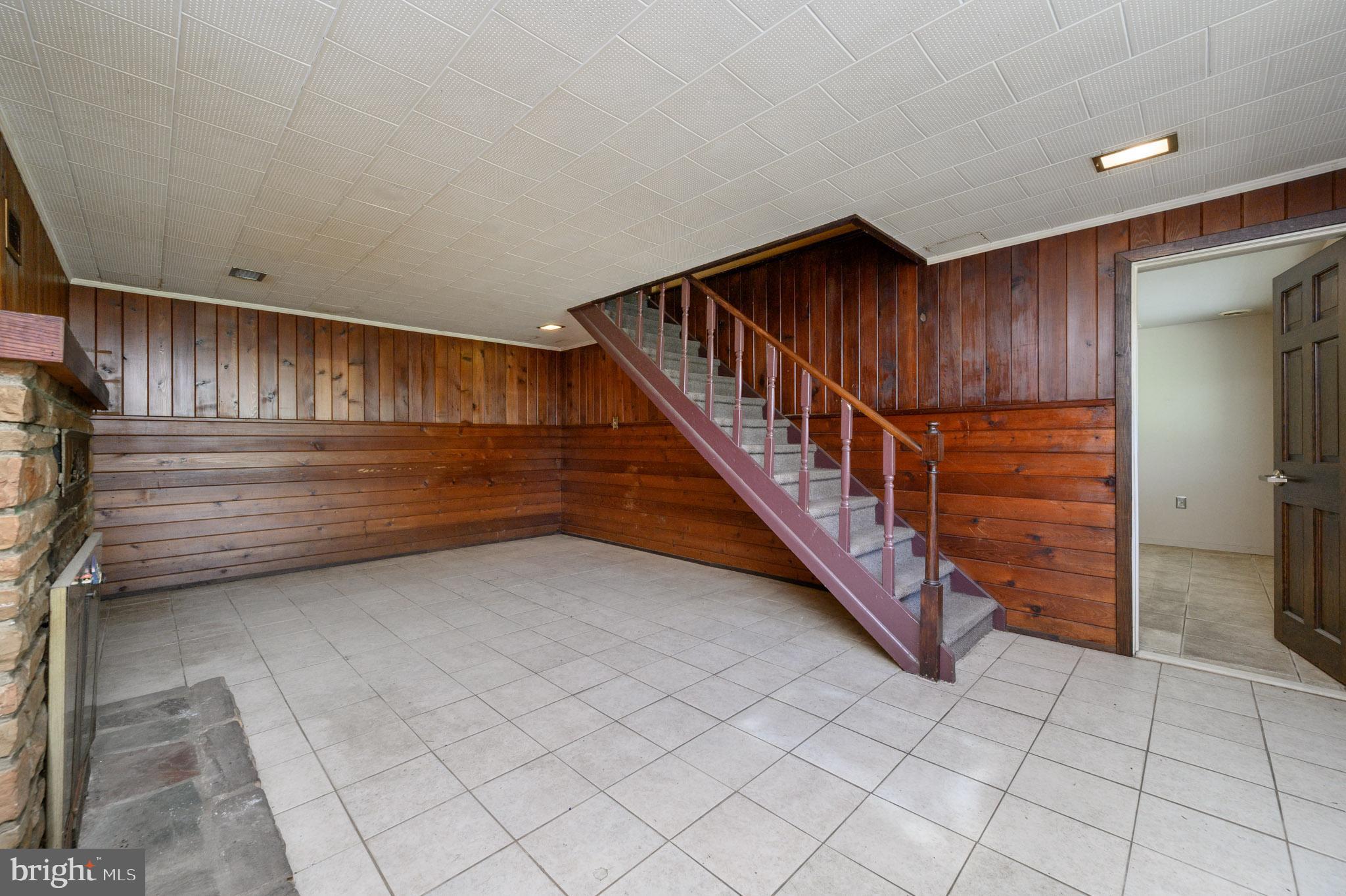 784 YARDVILLE HAMILTON SQUARE ROAD