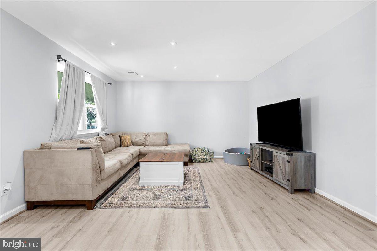 QUEENS PARK - Residential