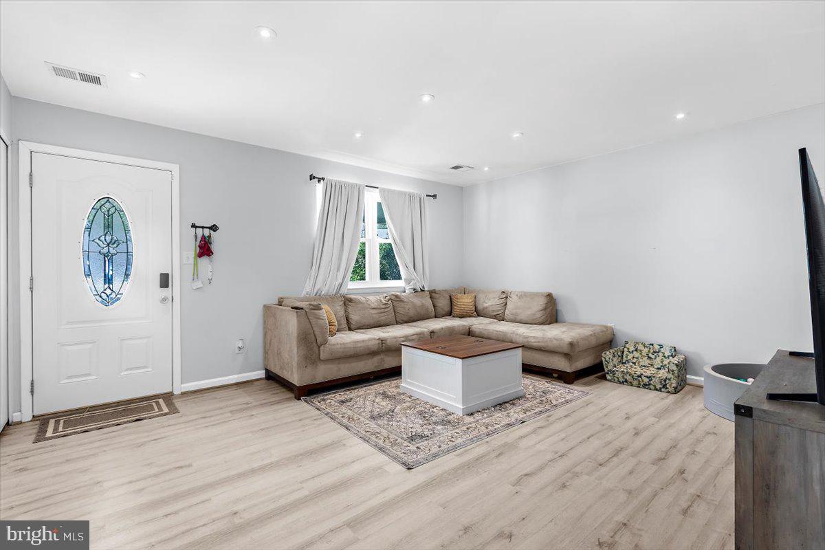 QUEENS PARK - Residential