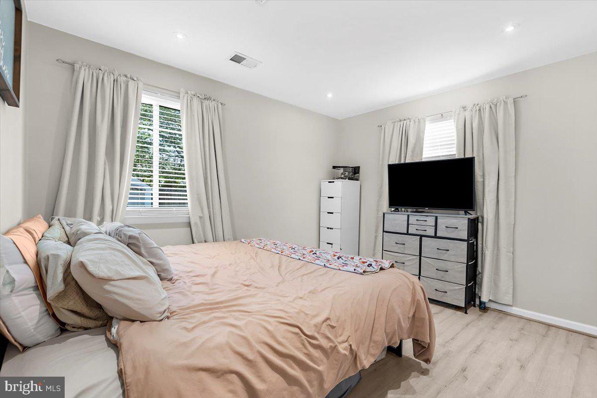 QUEENS PARK - Residential