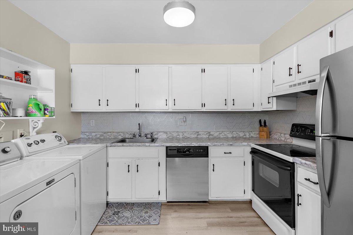 QUEENS PARK - Residential